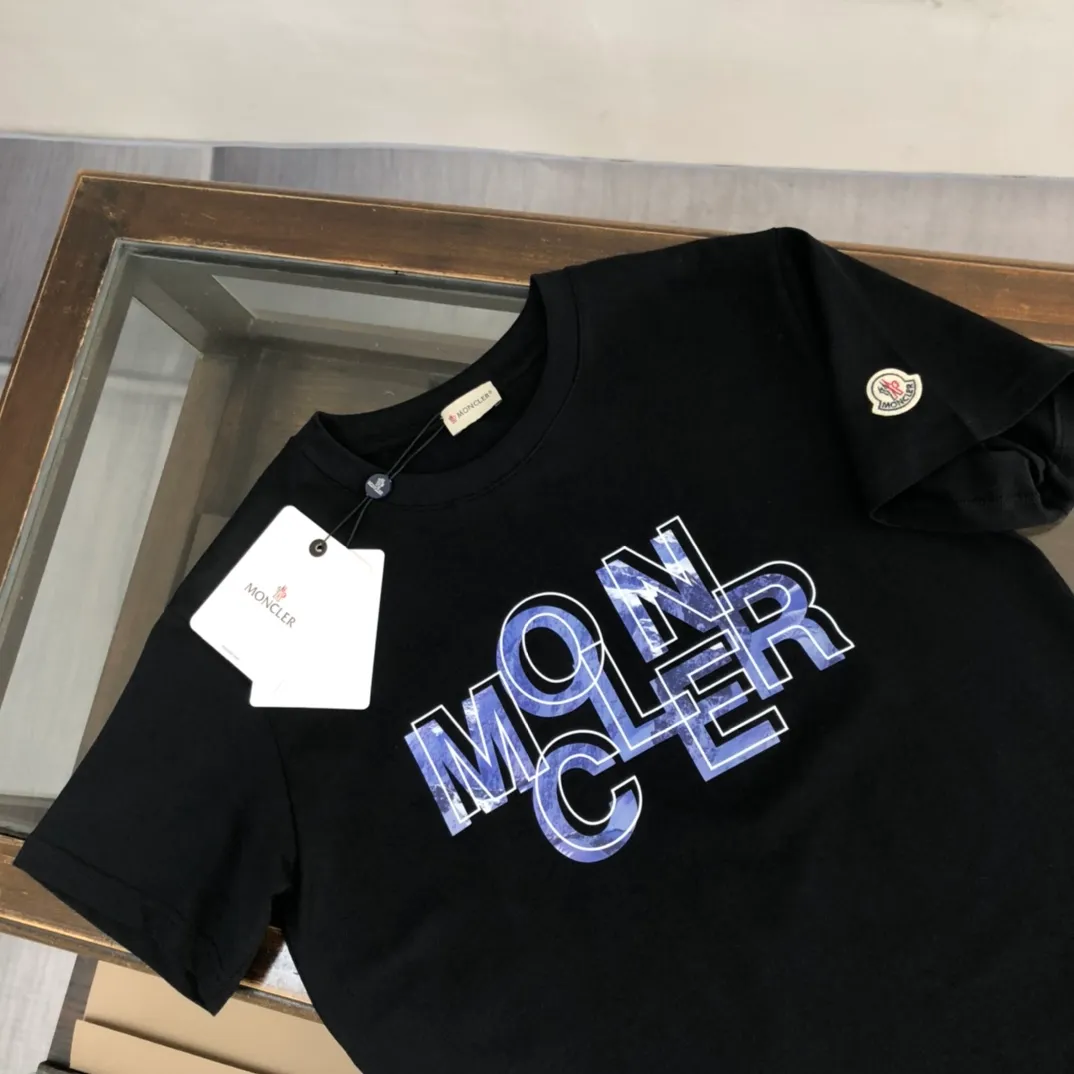 P160 🔥Moncler. New summer style, fashionable and casual short-sleeved T-shirt. Imported high-end customized fabrics. Invincible texture, high-quality and perfect shipment. Soft and comfortable, sweat-absorbent and breathable. Long-wearing and not easy to deform. Excellent touch, good breathability and sweat absorption! Versatile casual style, suitable for both leisure and business! Size: S～XL (please state your height and weight when placing an order)