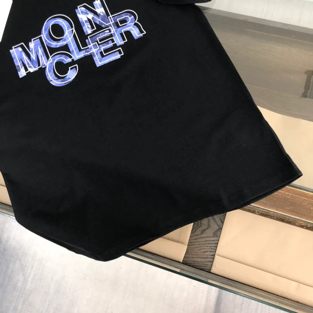 P160 🔥Moncler. New summer style, fashionable and casual short-sleeved T-shirt. Imported high-end customized fabrics. Invincible texture, high-quality and perfect shipment. Soft and comfortable, sweat-absorbent and breathable. Long-wearing and not easy to deform. Excellent touch, good breathability and sweat absorption! Versatile casual style, suitable for both leisure and business! Size: S～XL (please state your height and weight when placing an order)