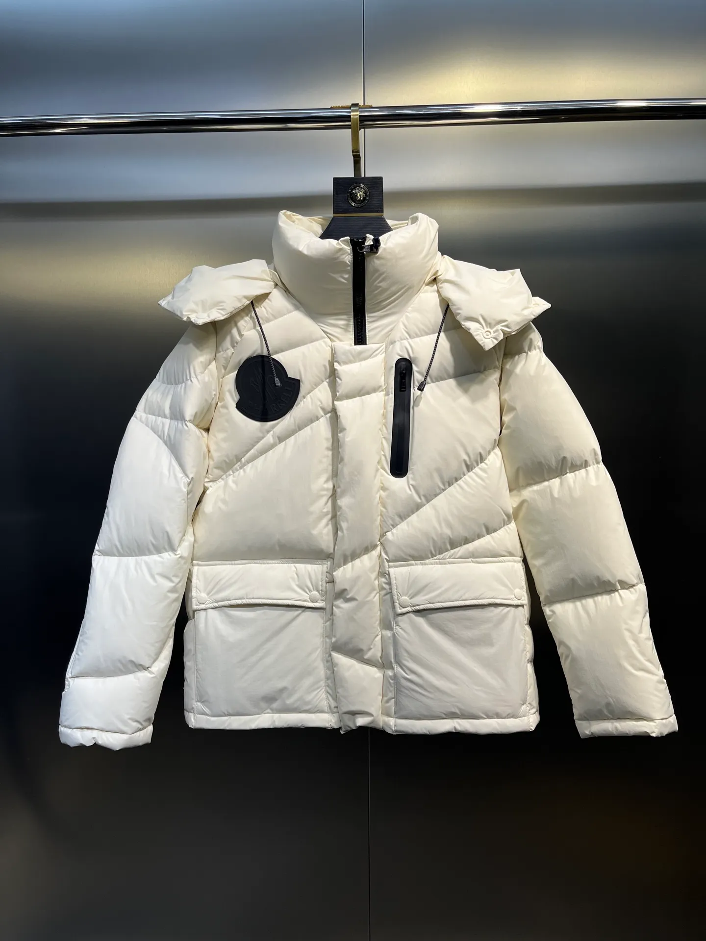 P1000 moncler 🌟 2025 new autumn and winter down jacket. Original 1:1 customized hardware accessories, all imported and original customization. Welcome to compare at the counter. Absolutely high quality. Made of top 90 down. Super soft. Full and fluffy. Super heavy workmanship. Fabric workmanship. 👍Perfect version. Note⚠The fabric is super comfortable. Exclusive model. Non-market product. Same style for men and women. Size: s-xxl