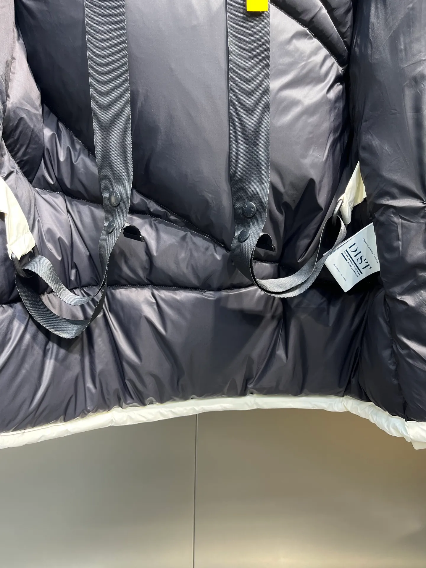 P1000 moncler 🌟 2025 new autumn and winter down jacket. Original 1:1 customized hardware accessories, all imported and original customization. Welcome to compare at the counter. Absolutely high quality. Made of top 90 down. Super soft. Full and fluffy. Super heavy workmanship. Fabric workmanship. 👍Perfect version. Note⚠The fabric is super comfortable. Exclusive model. Non-market product. Same style for men and women. Size: s-xxl