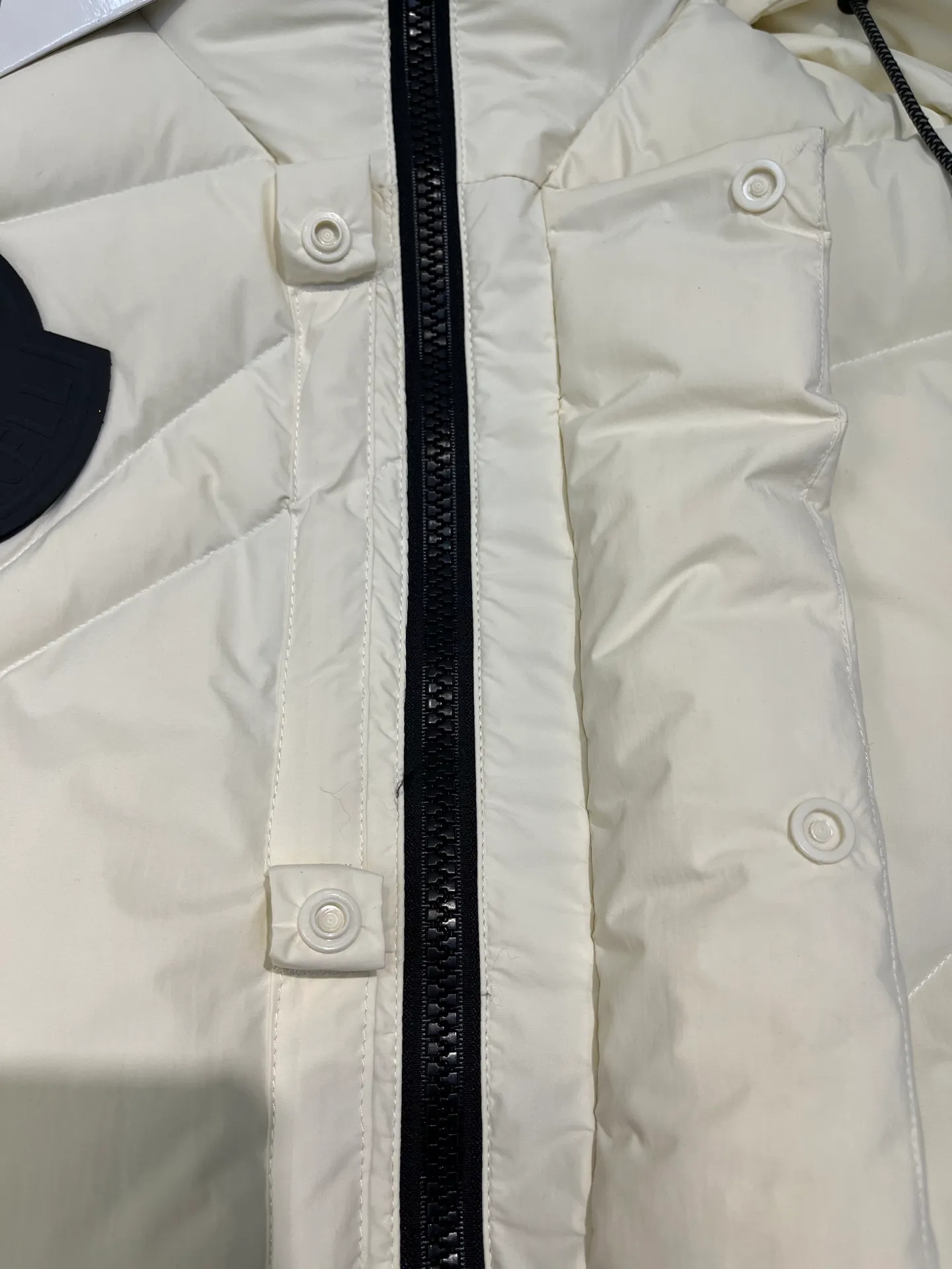 P1000 moncler 🌟 2025 new autumn and winter down jacket. Original 1:1 customized hardware accessories, all imported and original customization. Welcome to compare at the counter. Absolutely high quality. Made of top 90 down. Super soft. Full and fluffy. Super heavy workmanship. Fabric workmanship. 👍Perfect version. Note⚠The fabric is super comfortable. Exclusive model. Non-market product. Same style for men and women. Size: s-xxl