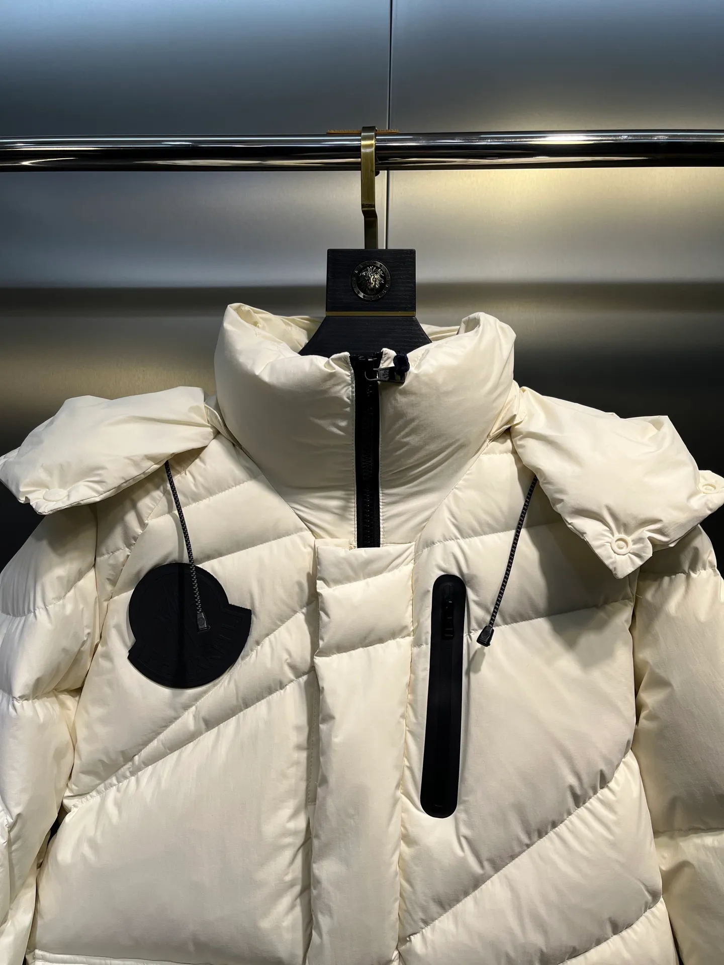 P1000 moncler 🌟 2025 new autumn and winter down jacket. Original 1:1 customized hardware accessories, all imported and original customization. Welcome to compare at the counter. Absolutely high quality. Made of top 90 down. Super soft. Full and fluffy. Super heavy workmanship. Fabric workmanship. 👍Perfect version. Note⚠The fabric is super comfortable. Exclusive model. Non-market product. Same style for men and women. Size: s-xxl