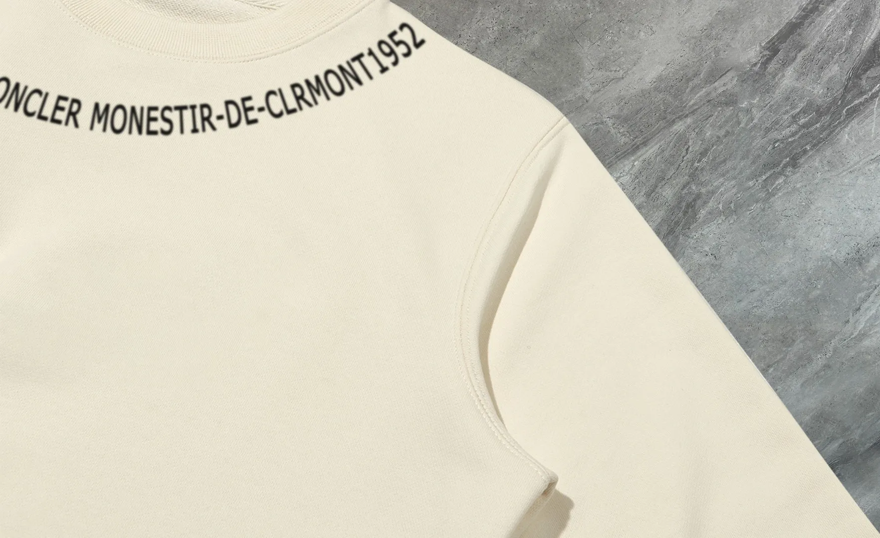 P210 High-version sweatshirt) [Long-term stock] 〖𝐌𝐎𝐍𝐂𝐋𝐄𝐑~Mask〗 Made of 440g heavy-weight fabric. It is different from the market currency. It can be matched with any variety and is properly handsome. 😎The whole dress is made of double waistcoats. The double waistcoats make the whole dress more three-dimensional. Not ordinary factories can do such fine work. 2025 Spring runway version of the T stage, on sale at the counter, round neck terry sweatshirt, high-end double-strand pure cotton, custom-made stretch ribs, dyed in the same vat, complete with three standards, matched with exquisite embroidered LOGO on the chest, simple and advanced, same style for men and women. Color: black, apricot, white, size: S M L XL 2XL