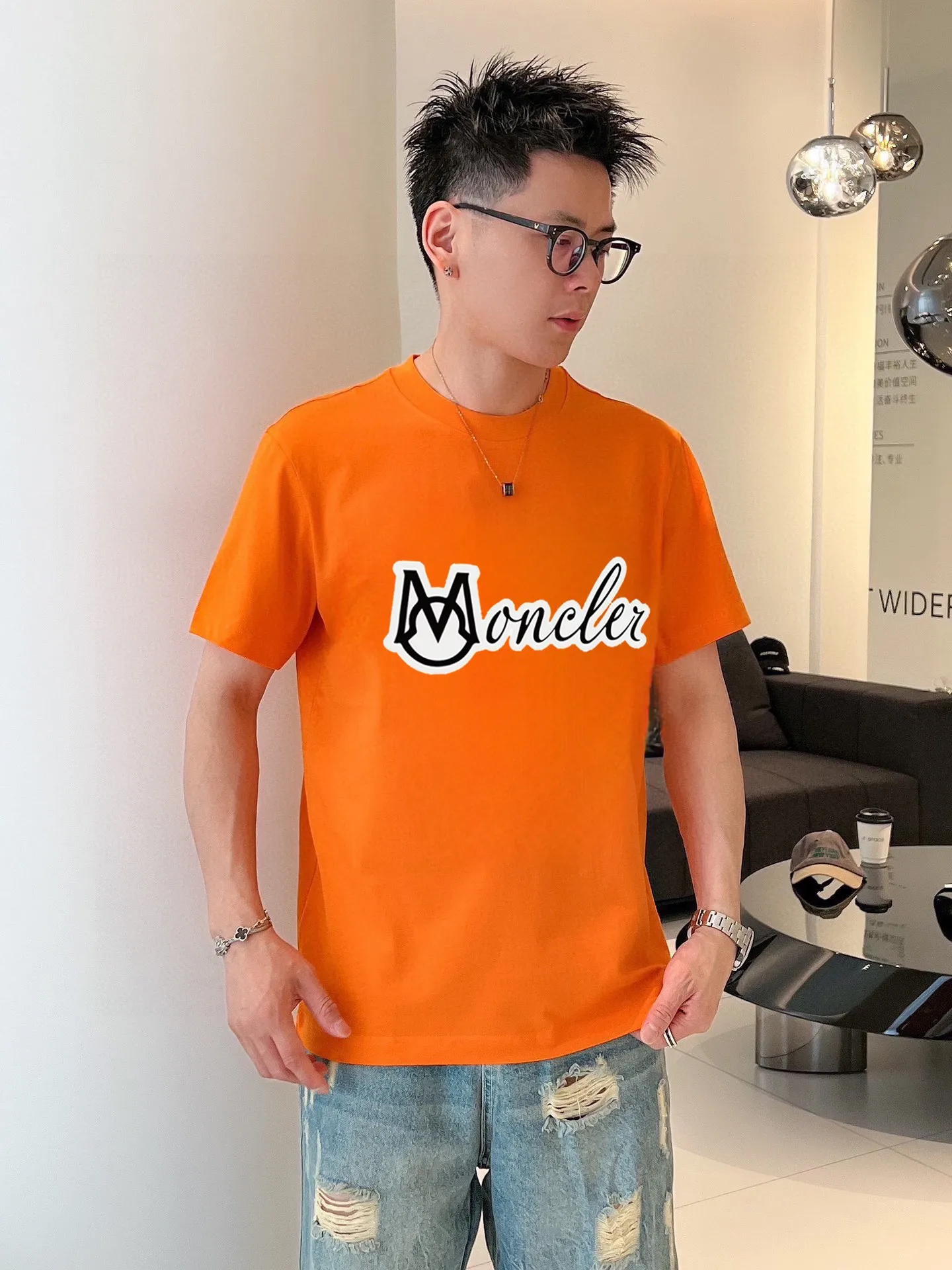 P140 Brand [MONCLER] (Good News for Fat People) original men's casual short-sleeved T-shirt, new product for spring and summer 2025, customized top-notch logo craftsmanship on the chest, matched with the entire details, quality and tailoring design are first-class, customized imported mercerized cotton fabric! Full of style, the color scheme is light and versatile. M-5XL (wear up to 220 pounds)
