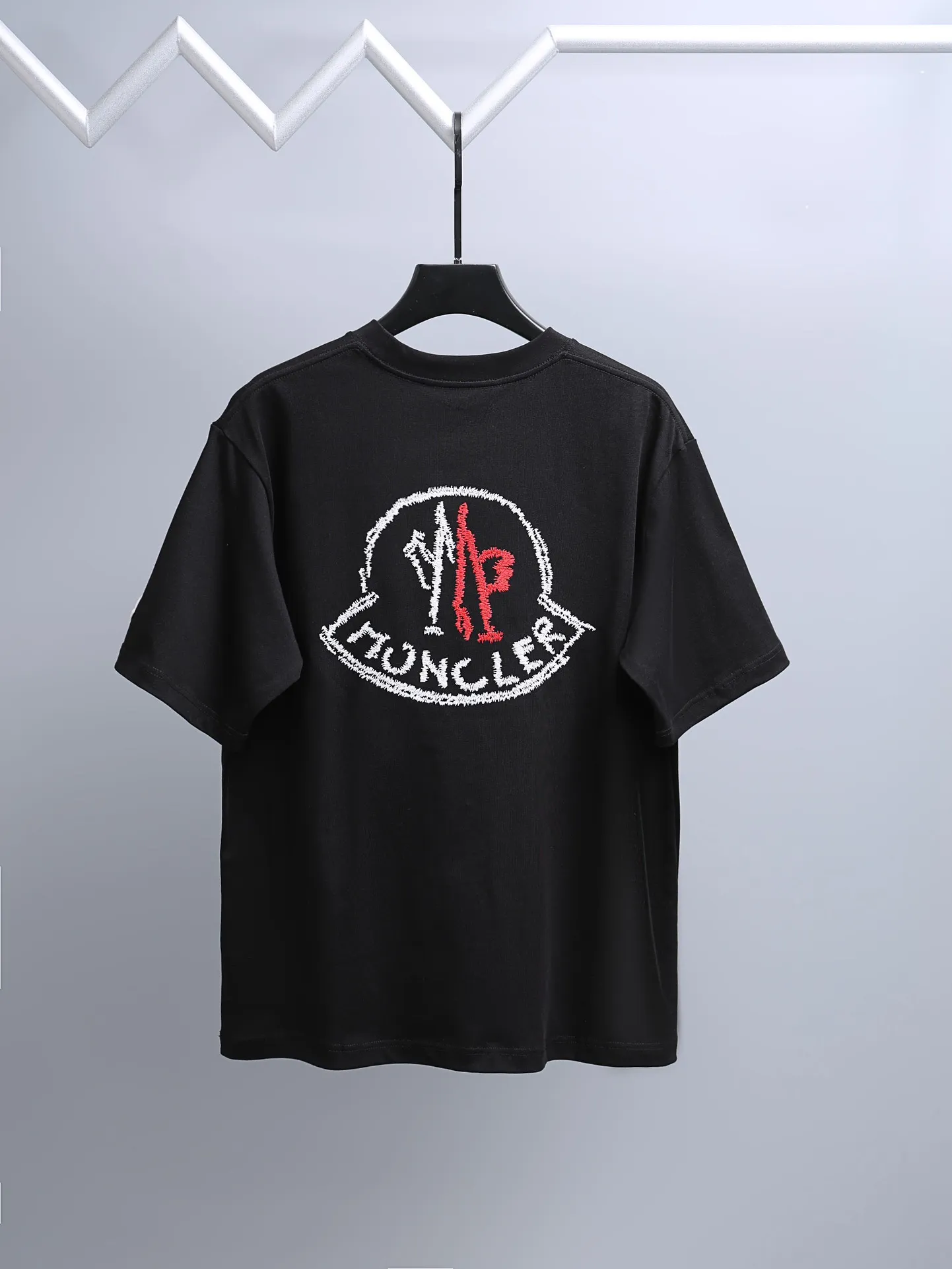 P170 MONCLER muzzle* 2꯭0꯭2꯭6 new spring and summer model ❤️ original ⌚️ high version muzzle fabric is made of 280g high-density pure cotton, does not deform and does not shrink. Process introduction: double thread movement, small patch embroidery on the chest🪡, precision embroidery of the back Logo Color: black SIZE: S-XXL