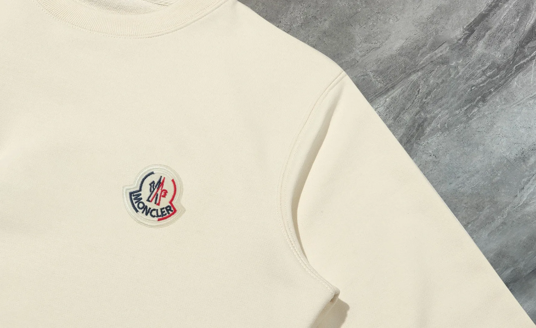 P210 High-version sweatshirt) [Long-term stock] 〖𝐌𝐎𝐍𝐂𝐋𝐄𝐑~Mask〗 Made of 440g heavy-weight fabric. It is different from the market currency. It can be matched with any variety and is properly handsome. 😎The whole dress is made of double waistcoats. The double waistcoats make the whole dress more three-dimensional. Not ordinary factories can do such fine work. 2025 Spring catwalk version of the T stage, on sale at the counter, exquisitely printed round neck terry sweatshirt, high-end double-ply cotton, custom-made stretch ribs, dyed in the same vat, complete with three standards, matched with digital printing patterns and very breathable, same style for men and women, color: black, white, apricot, size: S M L XL 2XL