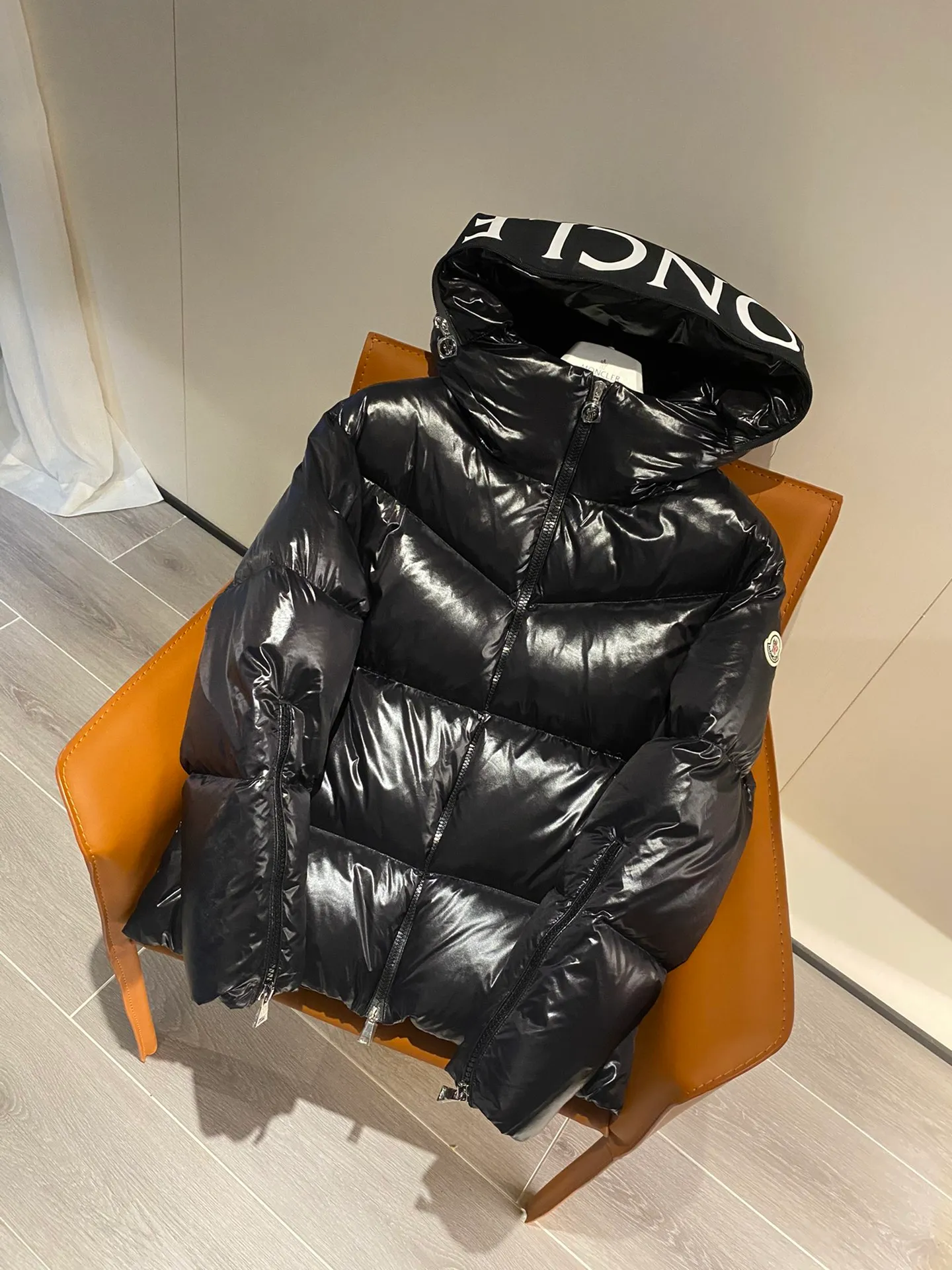 P1000 [moncler] M's new autumn and winter Huppe series women's short down jacket, original custom-made weatherproof nylon fabric, the brim design can be opened to classic logo design, the cuffs are equipped with zippers to change the shape at will, the new national standard 90 goose down filling inside, first-class down filling, high version, 1234