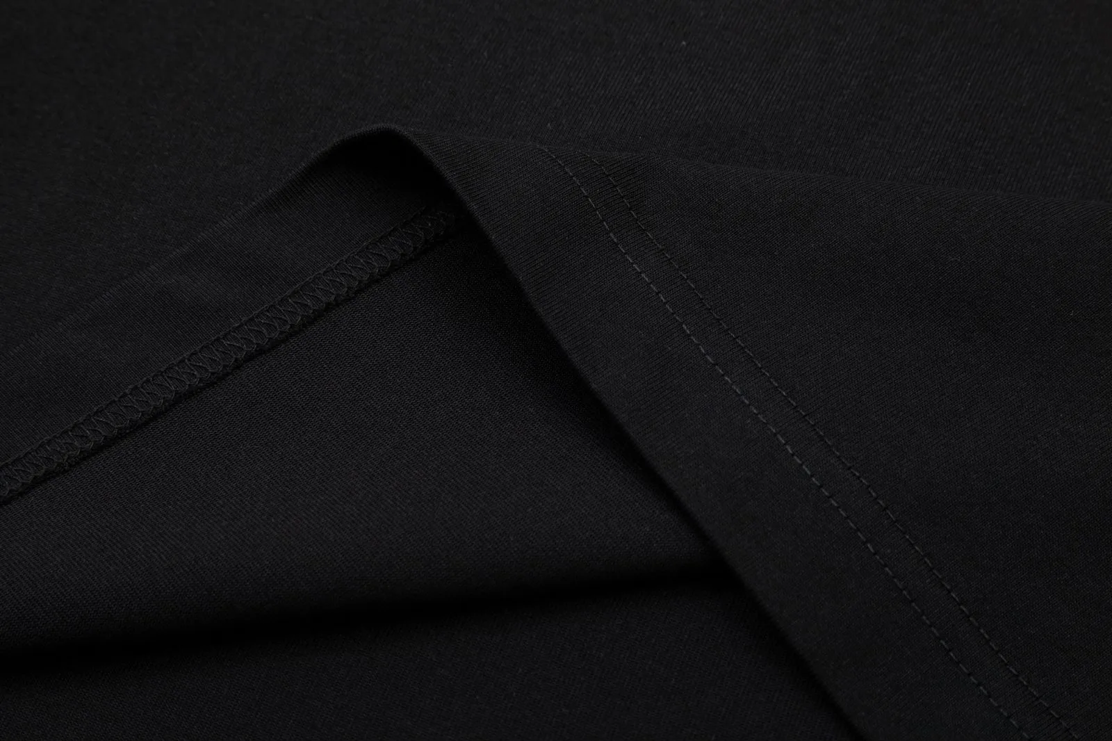 P150 [MONCLER] 2024FW short-sleeved T-shirt, embroidery technology, high-end 32s double yarn 260g fabric, heavy fabric, custom stretcher rib, same vat and dye, complete three standards, same style for men and women, color: black, white, size: S M L XL XXL