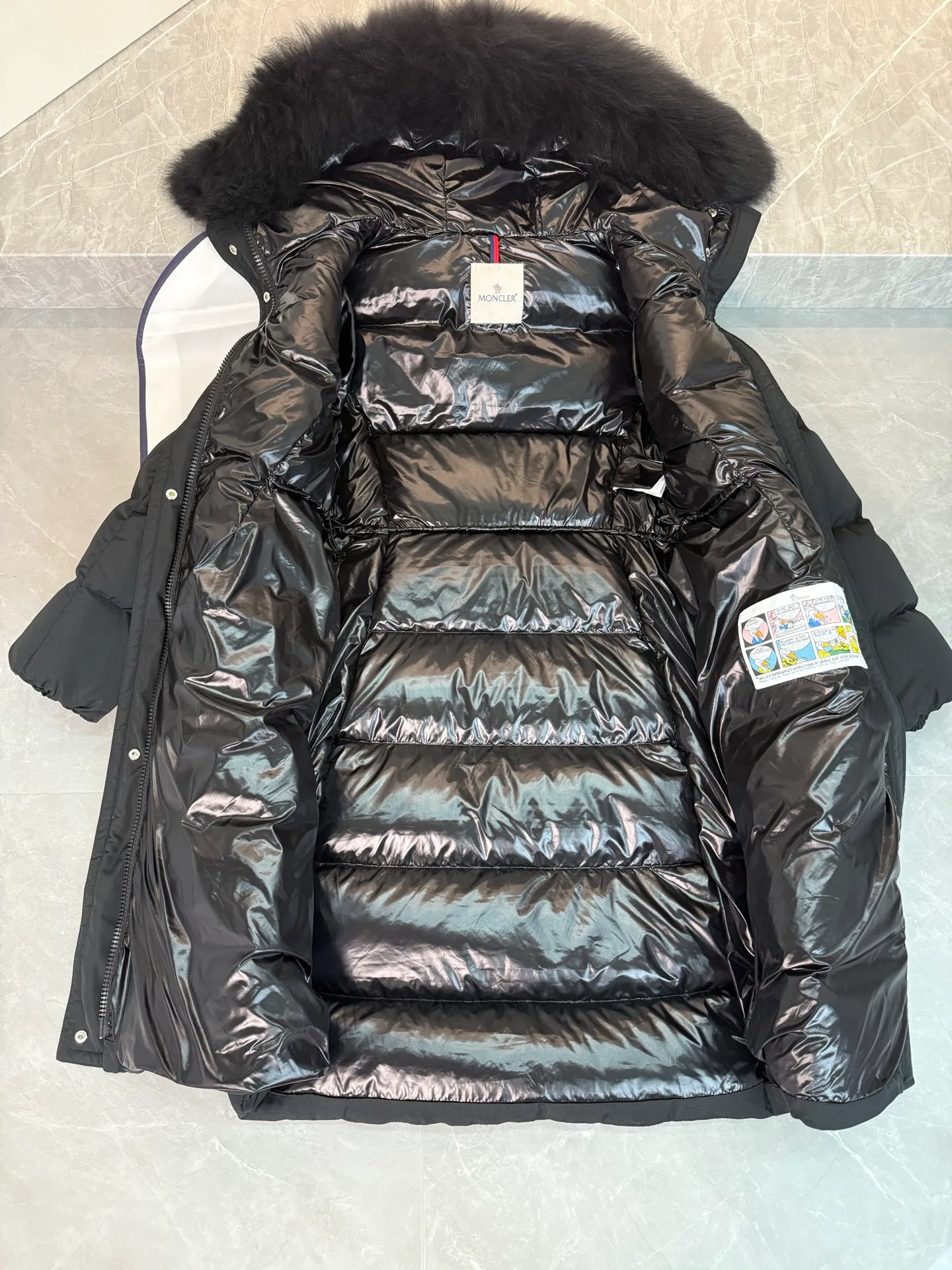 P1180 Moncler* women's hooded long down jacket jacket. Removable oversized fur collar. Real shot of white details