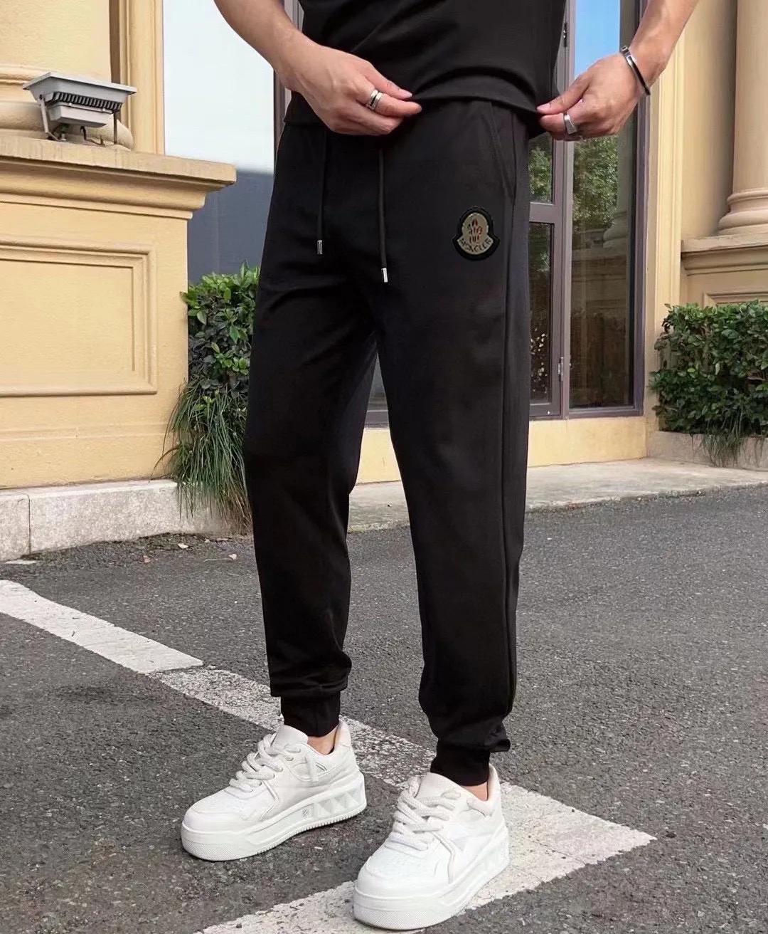 P330 [MONCLER Mouth Mouth] (Fat Man's Gospel) The same style as the 2025 official website. World-renowned luxury brand. Summer men's (double mercerized) high-quality 🐂 suit. It is made of imported original single fabrics. It is a fashion trend of the season and a versatile hit. Simple and elegant, precise workmanship allows you to be at the top of fashion. Size: M-5XL (can be worn up to 220 pounds)