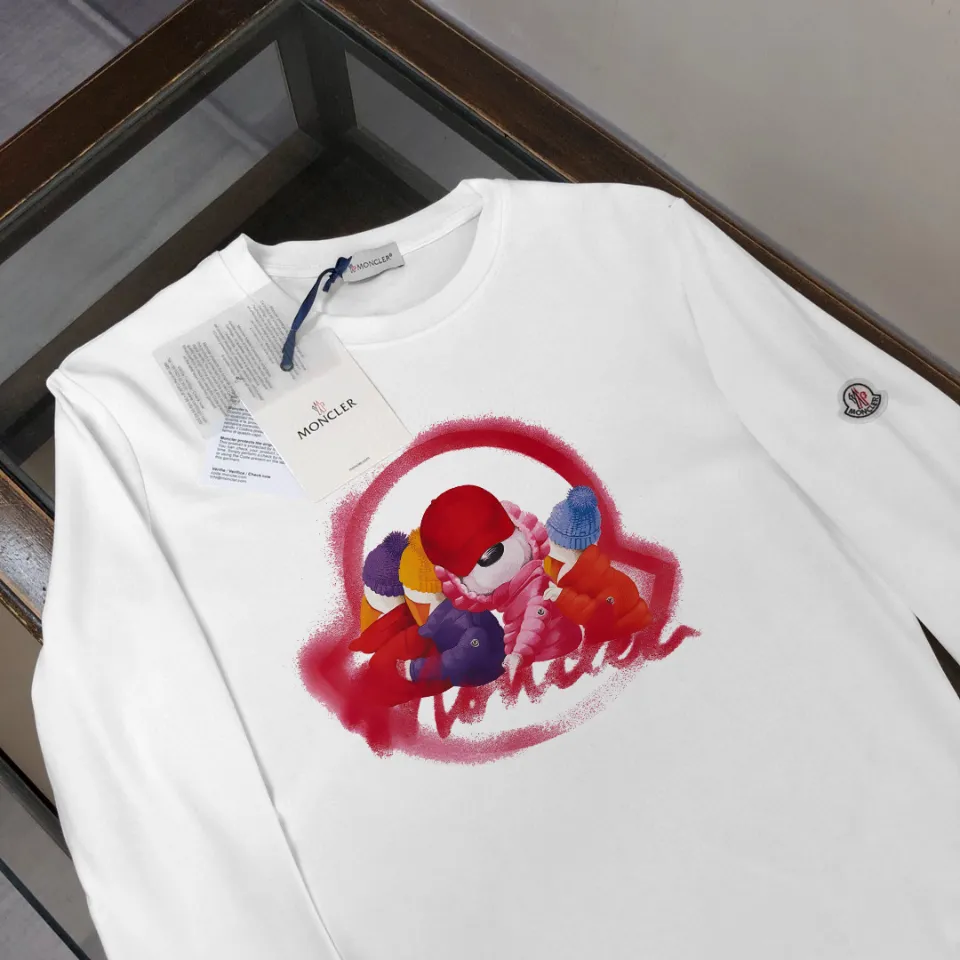 P180, a non-off-the-shelf model, you can trust it. Moncler printed long-sleeved T-shirt, 240g breathable cotton fabric, very soft and comfortable texture, does not shrink, does not deform, does not ball), can be worn alone as a base layer. Original customized accessories, collar label, care mark, hangtag, packaging (perfect details) Color: White Black Size: XS S M L