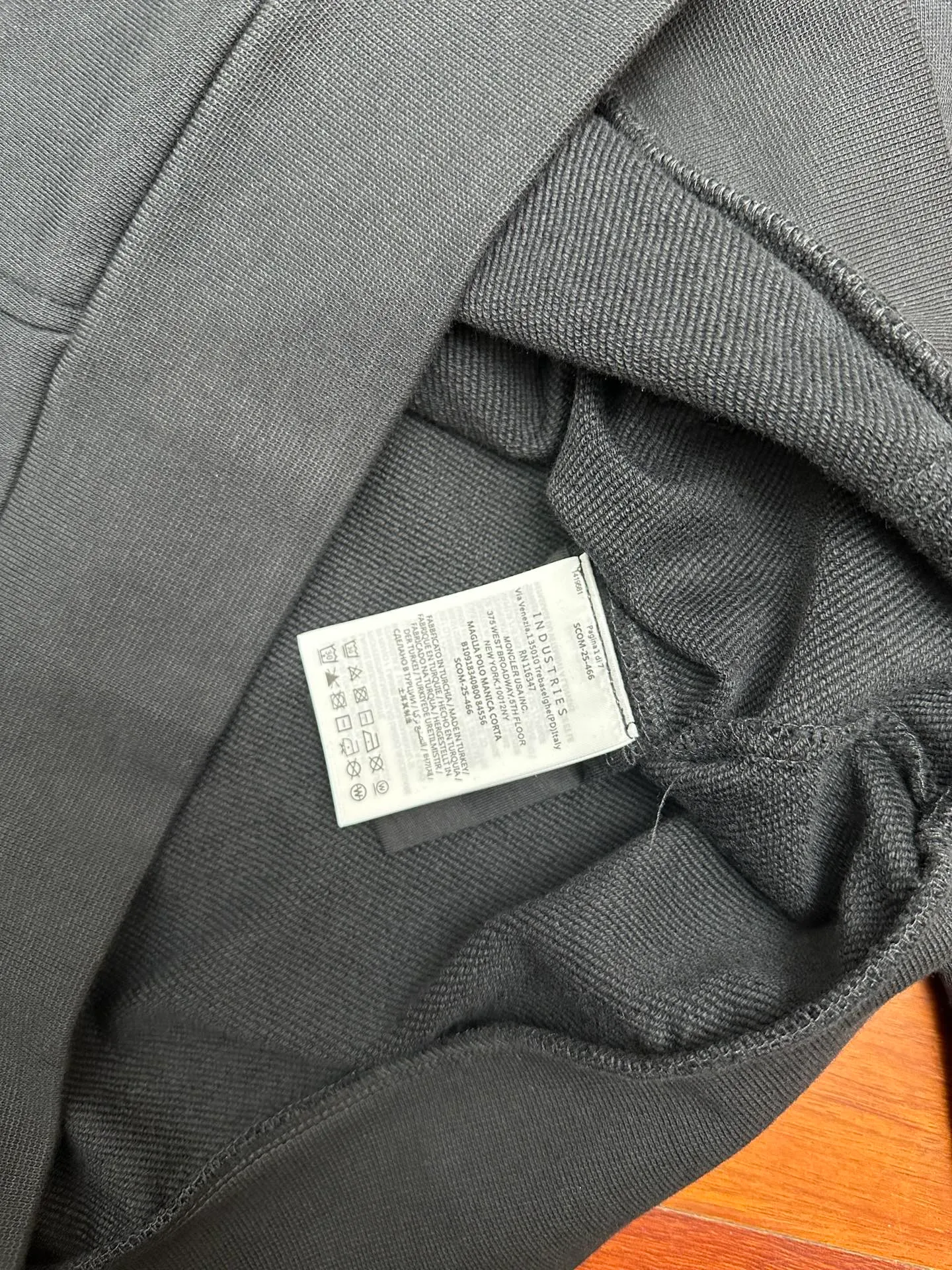 P470 MONCLER hooded cotton same color sweatshirt with back logo, purchased and developed by genuine 6150, 420g new Maybach combed cotton terry sweatshirt material, 480g 2*2 100% cotton combed cotton rib, fabric enzyme washed, high temperature heat transfer, customized 1:1 plastic label, customized 1:1 trademark, fitted version size: S M L XL
