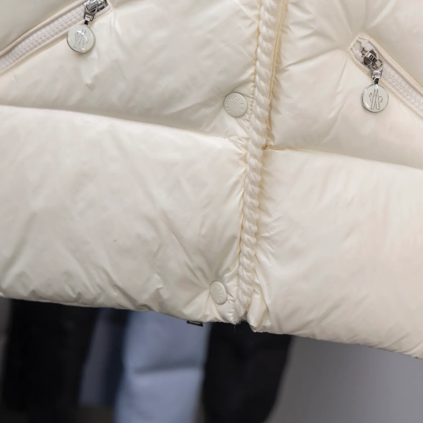 P820 ​​2025 new model🆕Moncler/mask oil wax leather waist style GLAREIN hooded long-sleeved down jacket for women. Oil wax leather coated new fabric, slim design style, warm and slim