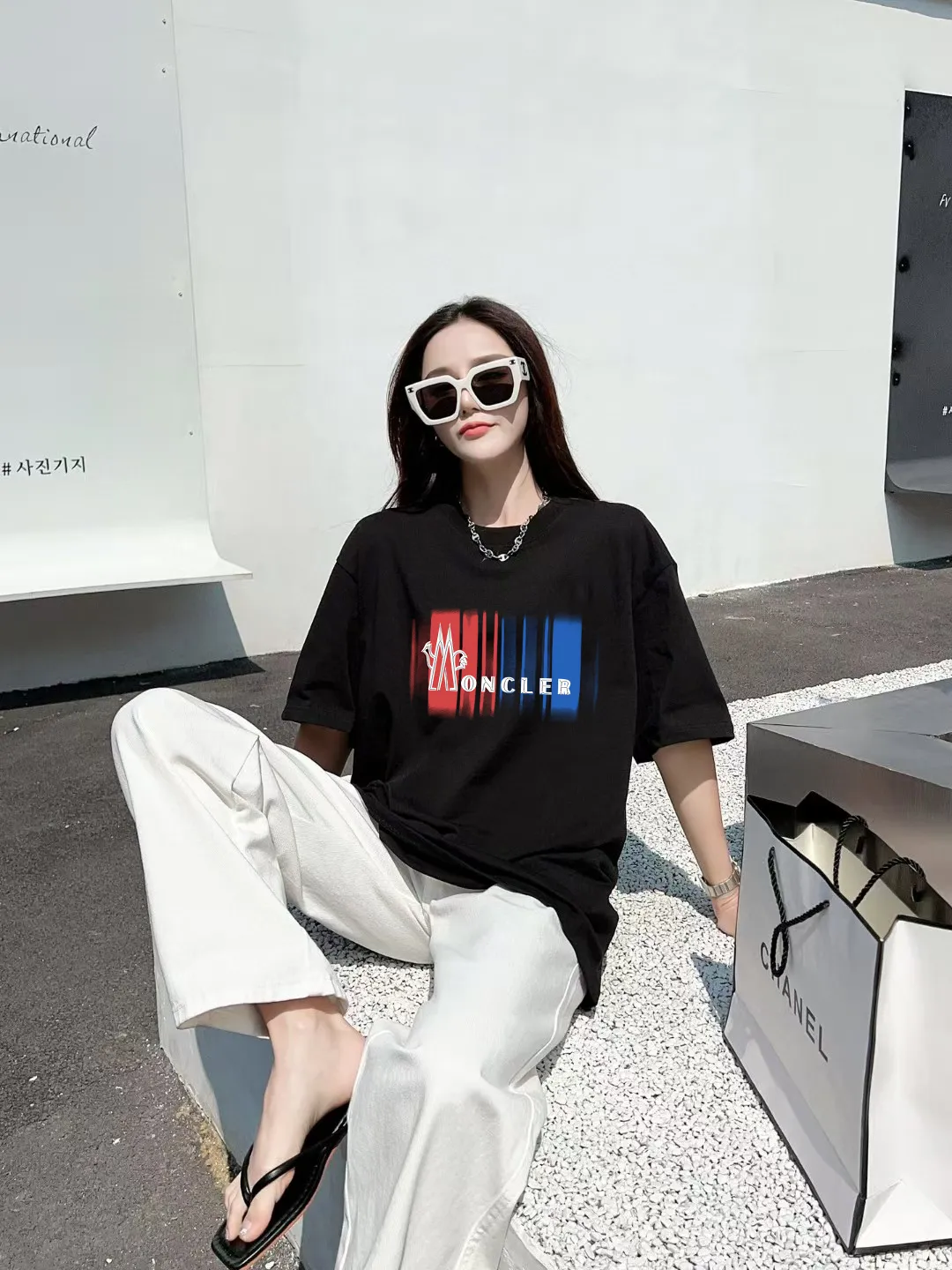 P140 [MONCLER] 2025FW short-sleeved T-shirt with badge + LOGO, high-end 26s double yarn 300g fabric, heavy fabric, custom stretcher rib, same cylinder and dye, complete three standards, same style for men and women, color: black, white, size: S M L XL 2XL