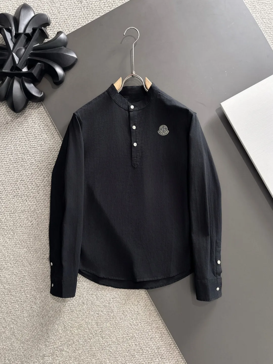 Next day shipment P360 MONCLER/Mongolian joint Stone Island Exclusive launch of 25ss new autumn and winter long sleeves Many celebrities have the same style. Craftsmanship that ordinary small workshops cannot copy. We are not afraid of any challenges in terms of materials, detail restoration and craftsmanship, just to provide you with wonderful products. Compare the top original versions at will. No expense is spared just to make it better. Unique imported fabric feel. Purely imported German machine production. Precision operation and 10,000-needle density. A complete set of new accessories with three standards for simultaneous customization. The upper body is versatile and fashionable. It is a perfect choice for autumn and winter. It is a must-have item. Size chart: M to XXXL (or please state your height and weight when placing an order)