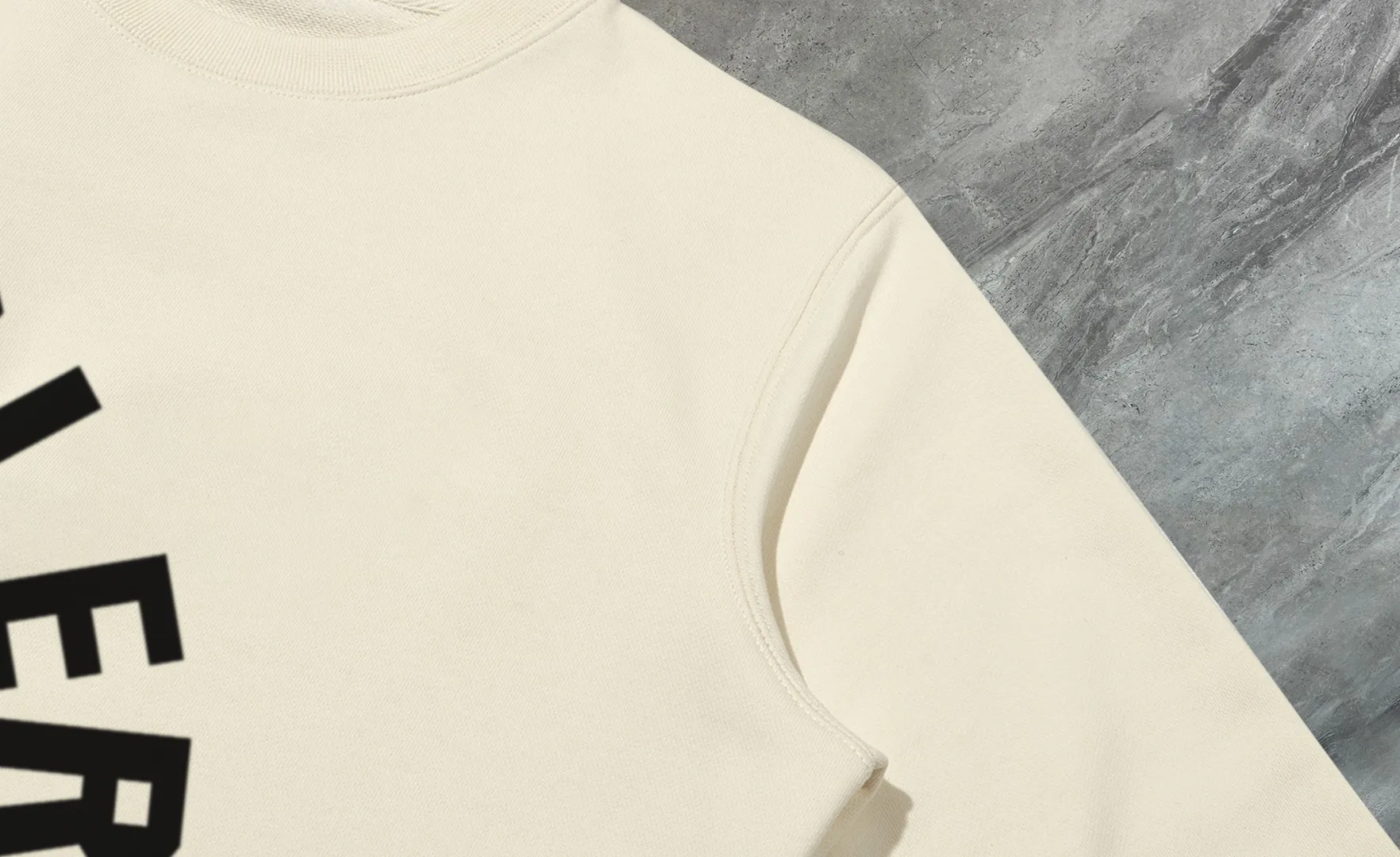 P210 High-version sweatshirt) [Long-term stock] 〖𝐌𝐎𝐍𝐂𝐋𝐄𝐑~Mask〗 Made of 440g heavy-weight fabric. It is different from the market currency. It can be matched with any variety and is properly handsome. 😎The whole dress is made of double waistcoats. The double waistcoats make the whole dress more three-dimensional. Not ordinary factories can do such fine work. 2025 Spring runway version of the T stage, on sale at the counter, round neck terry sweatshirt, high-end double-strand pure cotton, custom-made stretch ribs, dyed in the same vat, complete with three standards, matched with exquisite embroidered LOGO on the chest, simple and advanced, same style for men and women. Color: black, apricot, white, size: S M L XL 2XL