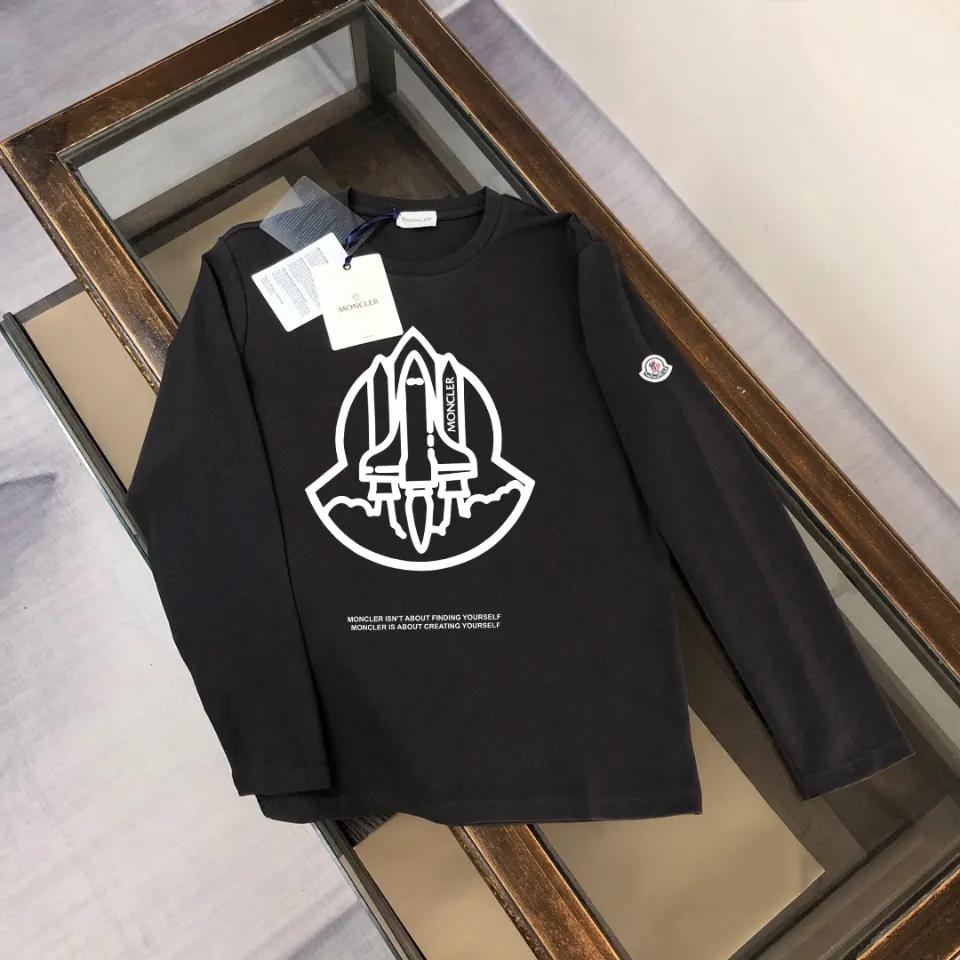 P180, a non-off-the-shelf model, you can trust it. Moncler printed long-sleeved T-shirt, 240g breathable cotton fabric, very soft and comfortable texture, does not shrink, does not deform, does not ball), can be worn alone as a base layer. Original customized accessories, collar label, care mark, hangtag, packaging (perfect details) Color: White Black Size: XS S M L