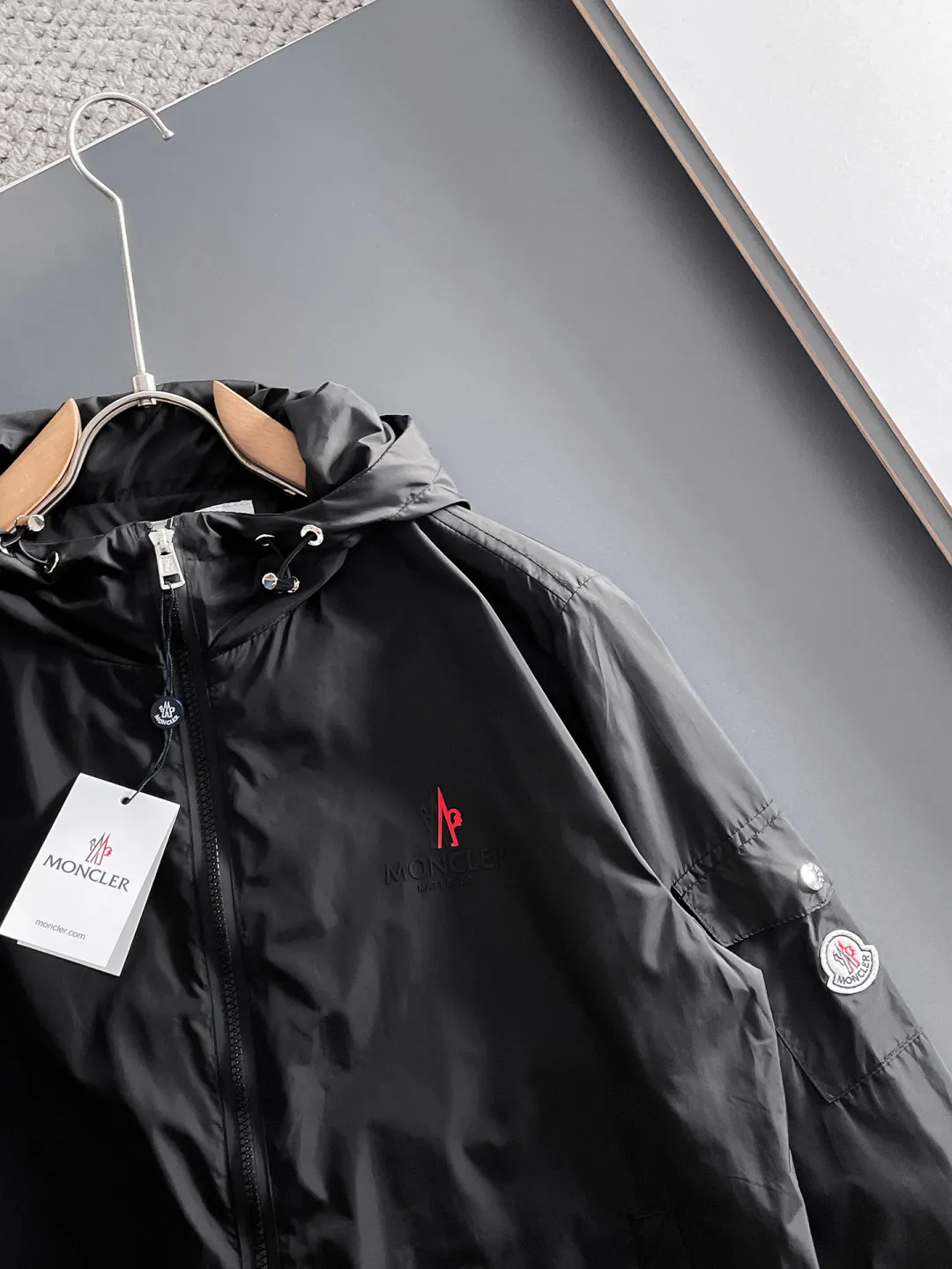 P540 🌸🌸🌸🌸Moncler top original order ❗High-end fabric feels soft and comfortable, and the color is high-end (different from the hard feel in the market) ❗ The new autumn and winter men's casual jackets ❗ have a unique and innovative interpretation of the classic logo, which is in line with the latest design concepts of the season. It is highly recognizable, with a simple khaki design, youthful and energetic, and the style and color matching can be freely worn according to the actual scene. It meets the conventional and orthodox dressing needs that are inclusive of all occasions. The outstanding printed surface is more suitable for street styling. It is highly recognizable, showing the vibrant colors of the city, and is highly moldable and practical!  This model is dominated by fabrics and craftsmanship. The company's customized fabrics are windproof, comfortable and breathable. The upper body is light and unburdened, and the overall details are of super high quality❗ The details are full of craftsmanship, and the accessories are all custom-made. The electroplated metal zippers and snap buttons are quite outstanding. They are very luxurious and high-end. The workmanship is extremely rigorous and elegant. Color: Picture color Size: M, L, xL, xxL, xxxL