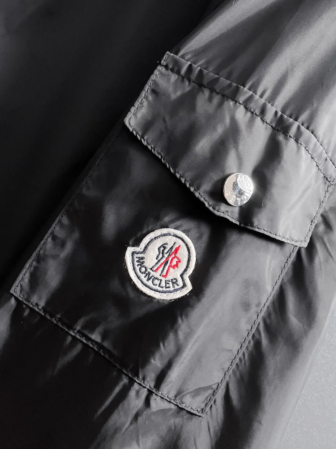 P540 🌸🌸🌸🌸Moncler top original order ❗High-end fabric feels soft and comfortable, and the color is high-end (different from the hard feel in the market) ❗ The new autumn and winter men's casual jackets ❗ have a unique and innovative interpretation of the classic logo, which is in line with the latest design concepts of the season. It is highly recognizable, with a simple khaki design, youthful and energetic, and the style and color matching can be freely worn according to the actual scene. It meets the conventional and orthodox dressing needs that are inclusive of all occasions. The outstanding printed surface is more suitable for street styling. It is highly recognizable, showing the vibrant colors of the city, and is highly moldable and practical!  This model is dominated by fabrics and craftsmanship. The company's customized fabrics are windproof, comfortable and breathable. The upper body is light and unburdened, and the overall details are of super high quality❗ The details are full of craftsmanship, and the accessories are all custom-made. The electroplated metal zippers and snap buttons are quite outstanding. They are very luxurious and high-end. The workmanship is extremely rigorous and elegant. Color: Picture color Size: M, L, xL, xxL, xxxL