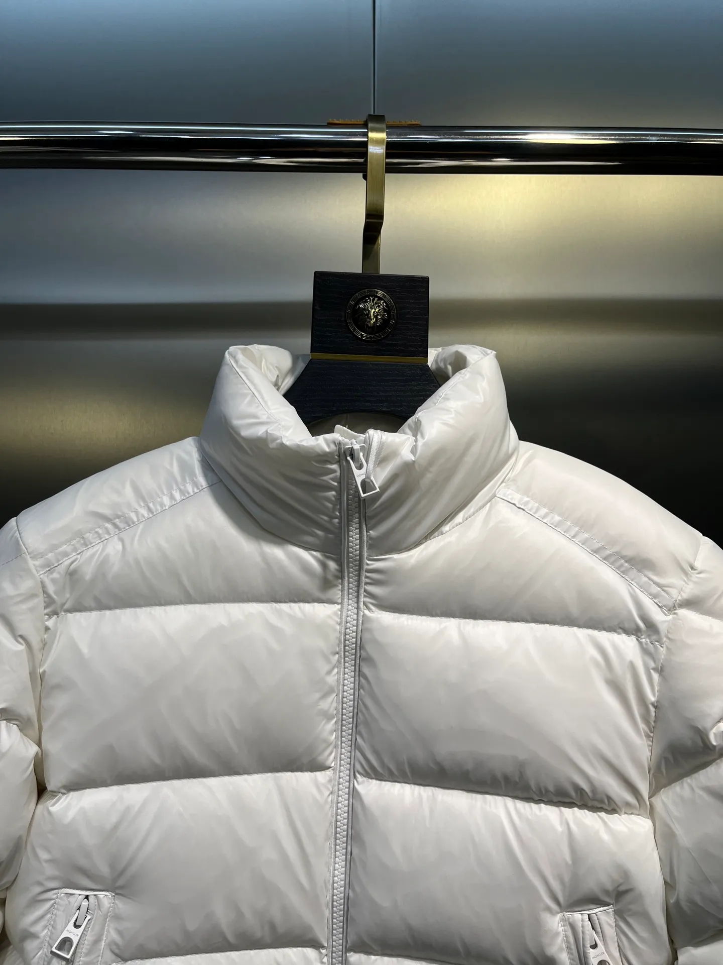 P780 moncler 🌟down jacket, original custom-made hardware accessories, all imported and original customization, welcome to compare, absolutely high quality, using top-grade 90 white duck down, super soft, fluffy and plump, super heavy-duty, excellent fabric workmanship, perfect version. Note⚠The fabric is super comfortable, exclusive model, non-market goods, same sizes for men and women.  size: 1234