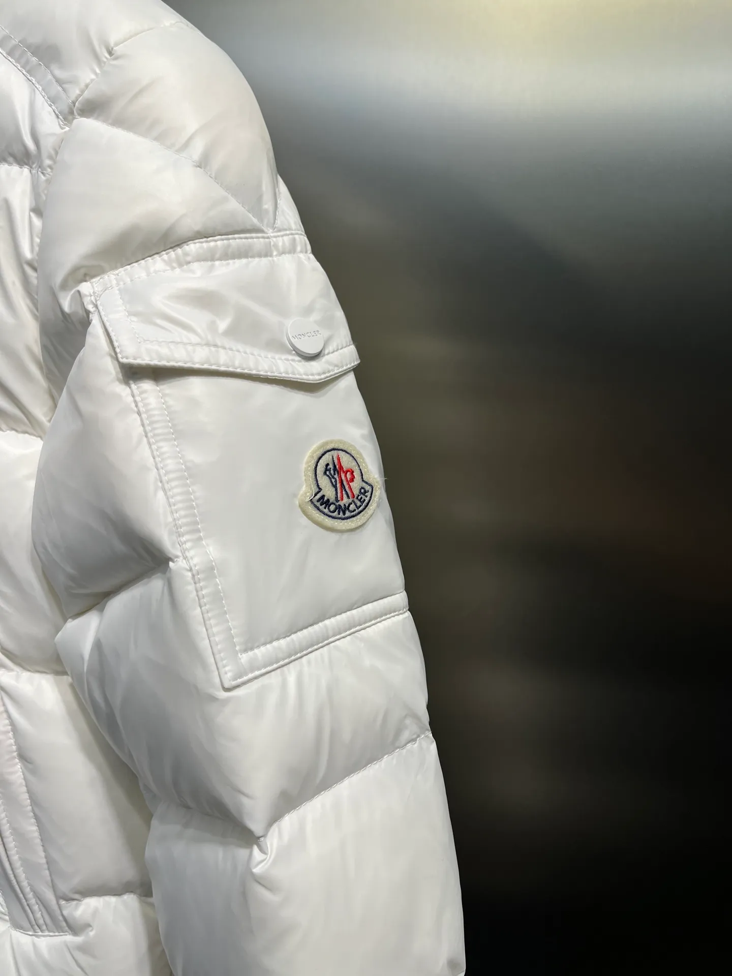 P780 moncler 🌟down jacket, original custom-made hardware accessories, all imported and original customization, welcome to compare, absolutely high quality, using top-grade 90 white duck down, super soft, fluffy and plump, super heavy-duty, excellent fabric workmanship, perfect version. Note⚠The fabric is super comfortable, exclusive model, non-market goods, same sizes for men and women.  size: 1234