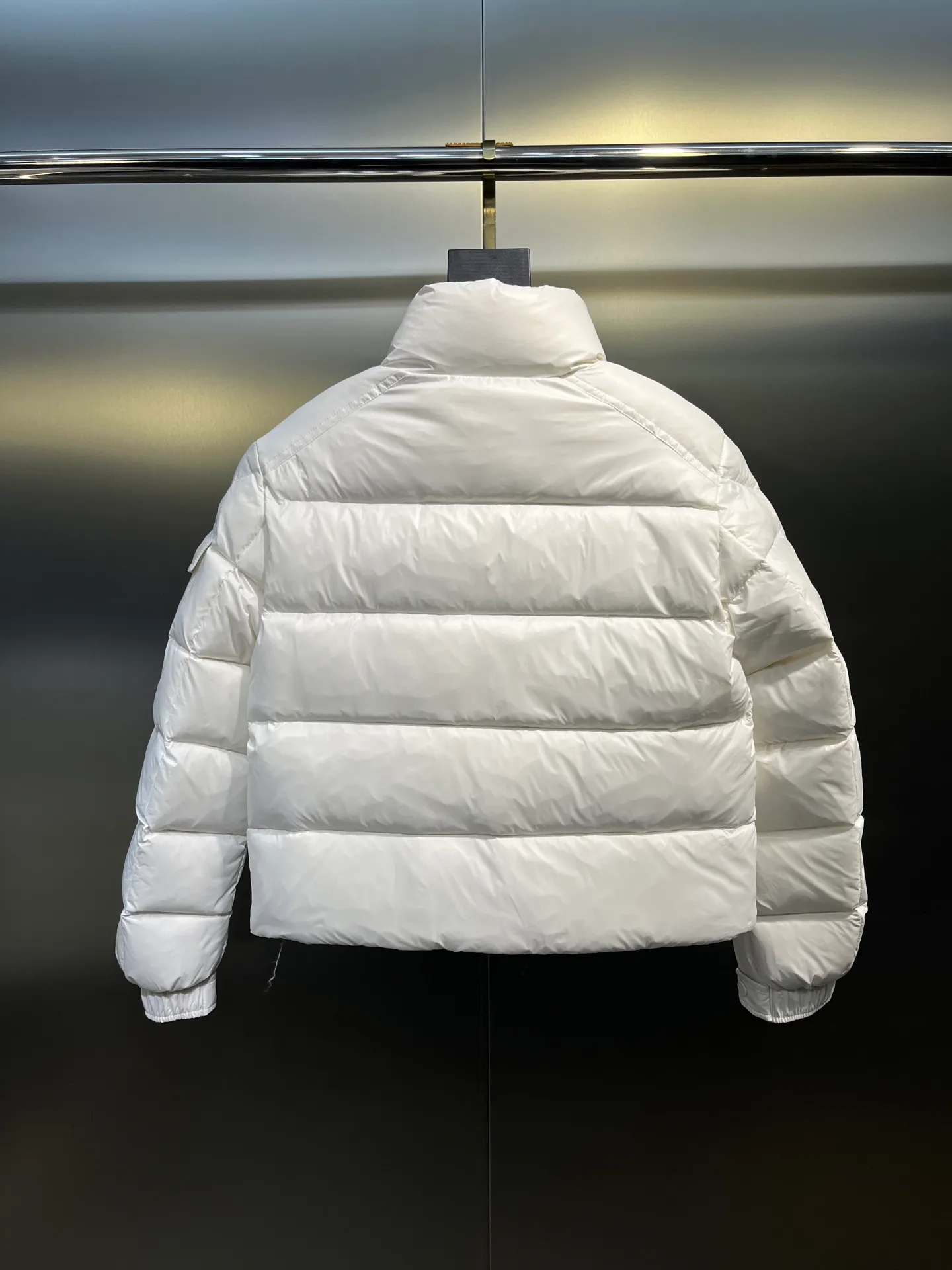 P780 moncler 🌟down jacket, original custom-made hardware accessories, all imported and original customization, welcome to compare, absolutely high quality, using top-grade 90 white duck down, super soft, fluffy and plump, super heavy-duty, excellent fabric workmanship, perfect version. Note⚠The fabric is super comfortable, exclusive model, non-market goods, same sizes for men and women.  size: 1234