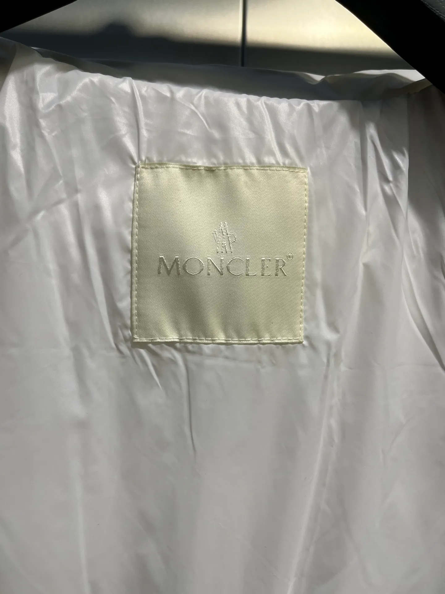 P780 moncler 🌟down jacket, original custom-made hardware accessories, all imported and original customization, welcome to compare, absolutely high quality, using top-grade 90 white duck down, super soft, fluffy and plump, super heavy-duty, excellent fabric workmanship, perfect version. Note⚠The fabric is super comfortable, exclusive model, non-market goods, same sizes for men and women.  size: 1234