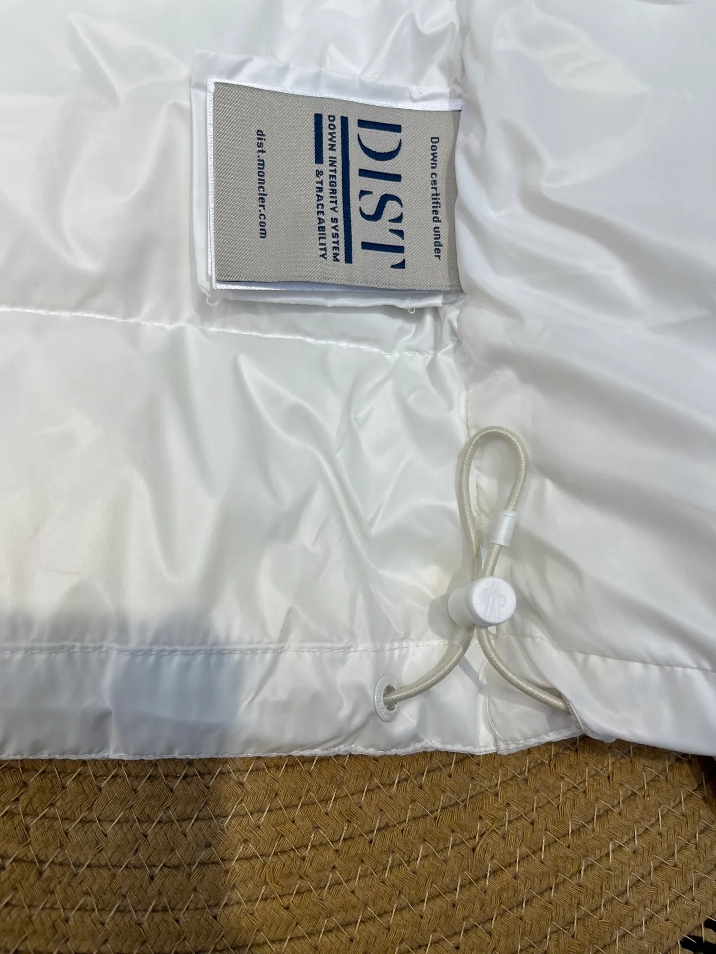P780 moncler 🌟down jacket, original custom-made hardware accessories, all imported and original customization, welcome to compare, absolutely high quality, using top-grade 90 white duck down, super soft, fluffy and plump, super heavy-duty, excellent fabric workmanship, perfect version. Note⚠The fabric is super comfortable, exclusive model, non-market goods, same sizes for men and women.  size: 1234