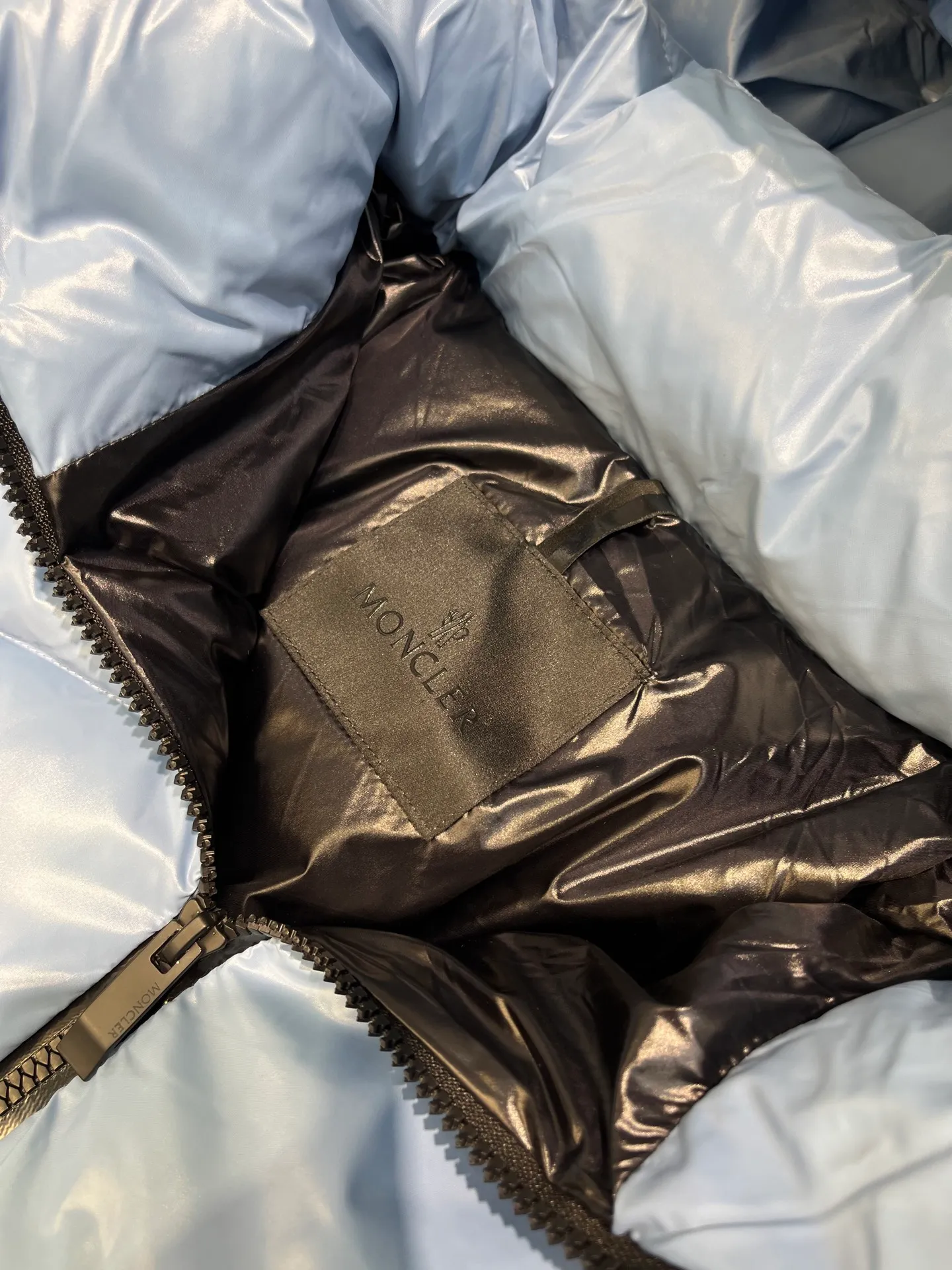 P760 moncler 🌟sssmoncler's new model is made of polyester fiber fabric. It has a hooded down jacket with a slim fit and distinctive geometric quilting design. It is inspired by the adventure outfit of climbing ice slopes. Features matte black logo size: 12345
