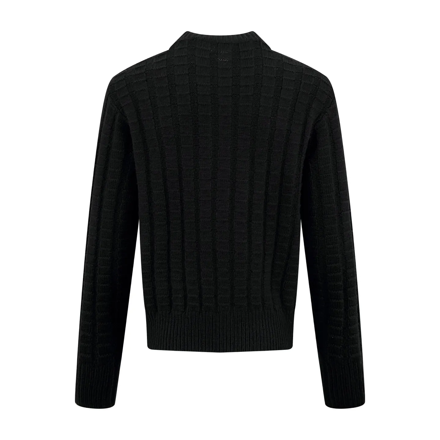 P410 Moncler logo embossed knitted crew neck sweater (black). Original purchase of 7,500. The fabric is made of custom-woven engraved wool texture. Soft and delicate, comfortable and close to the skin. The rich black is the main color. It has a warm and devouring charm. It exudes an irresistible charm. Using three-dimensional texture as the brushstrokes. The whole embossed knitting reconstructs the dimension of knitted aesthetics. The texture halo that produces a light and dark gradient as the human body moves. The iconic Moncler logo embroidery logo decorates the sleeves and is highly recognizable. Hidden power aesthetics in the hedging of hardness and softness. The ultimate expression of elegance. No need to deliberately create a self-contained style, the whole piece is embossed vertical grain knitting. Through specific stitching and changes in fabric structure, by changing the arrangement of stitches and the density of the fabric, the vertical grains present a relief effect that is raised on the surface of the sweater, forming undulating changes in the vertical grains, a curved thread structure. By changing the stitching and arrangement of yarns during the knitting process, the yarns present a curved distribution in the fabric, and the process of softening and deodorizing the garments is done. Use professional washing equipment and specific detergents to deeply clean and deodorize clothes to improve the feel and appearance of clothes. Size:S-M-L-XL