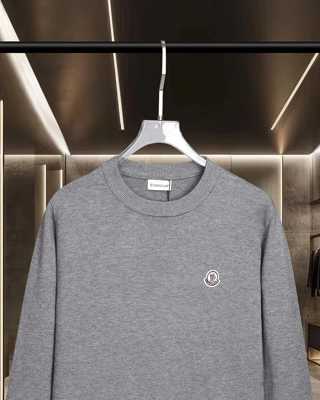 P236 Moncler/muzzle 25Fw classic chest Logo letter badge logo casual knitted pullover sweater 2025FW official website new original fabric official same style Selected sweater customization Imported wool fabric High-end version, counter custom fabric High breathability and comfort, exquisite workmanship, impeccable detail processing, ✅ custom logo engraved buttons, three labels complete. Brand element design concept reflects high quality. It feels delicate and soft! Presenting a casual cut, the upper body shape is great 🐍 Color; black, white and gray Size: M-XXXL