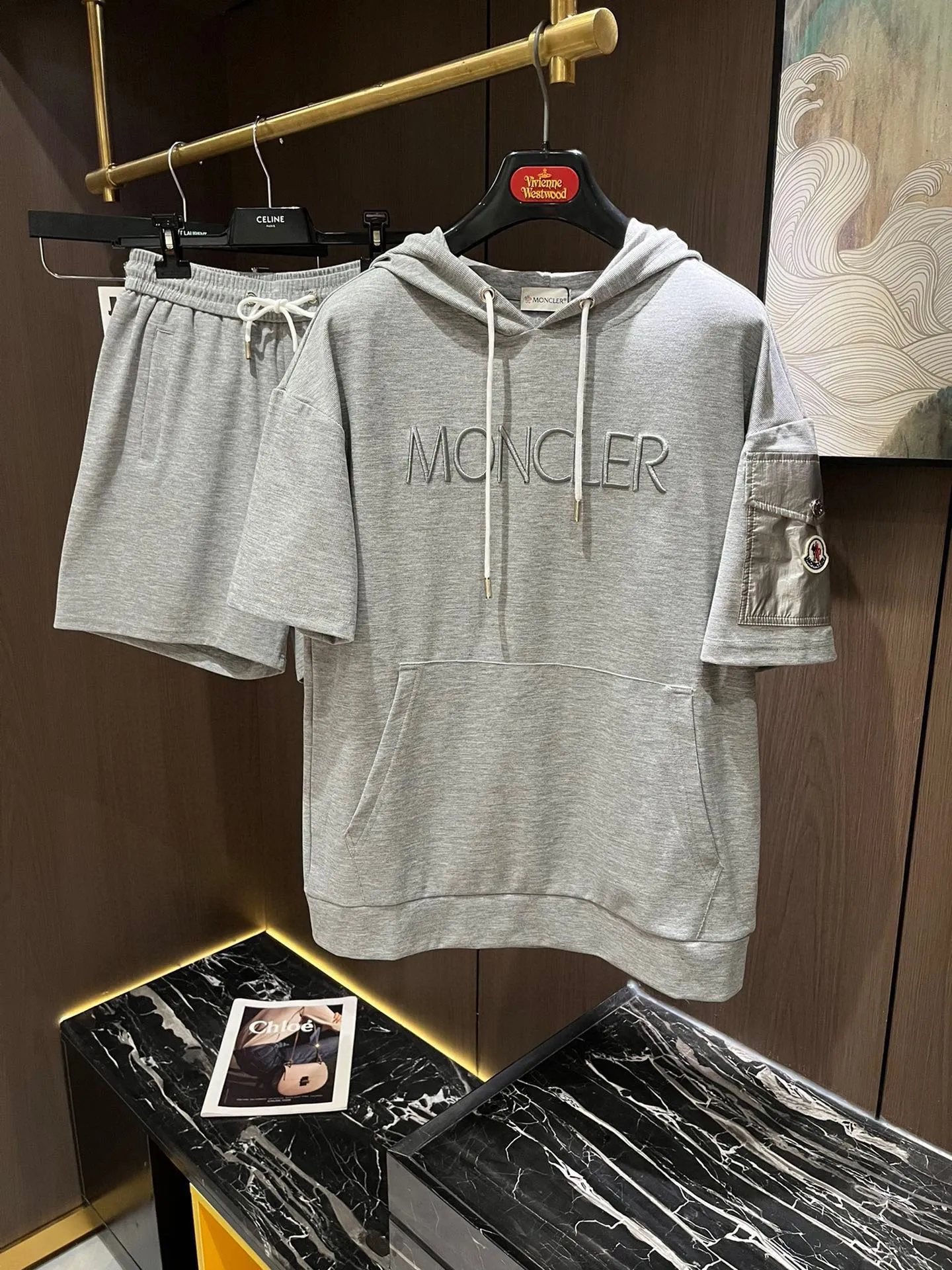 P570 Brand [MONCLER Mouth Covered] 2025 round neck short-sleeved shorts suit. The upper body of pure cotton fabric will not be stuffy. The smooth and comfortable skin-friendly effect is more breathable. The fabric has its own texture. Classic logo technology. A new interpretation from a unique angle. Fashionable and versatile choice! Size: M-3XL (maximum wear: 190 pounds)