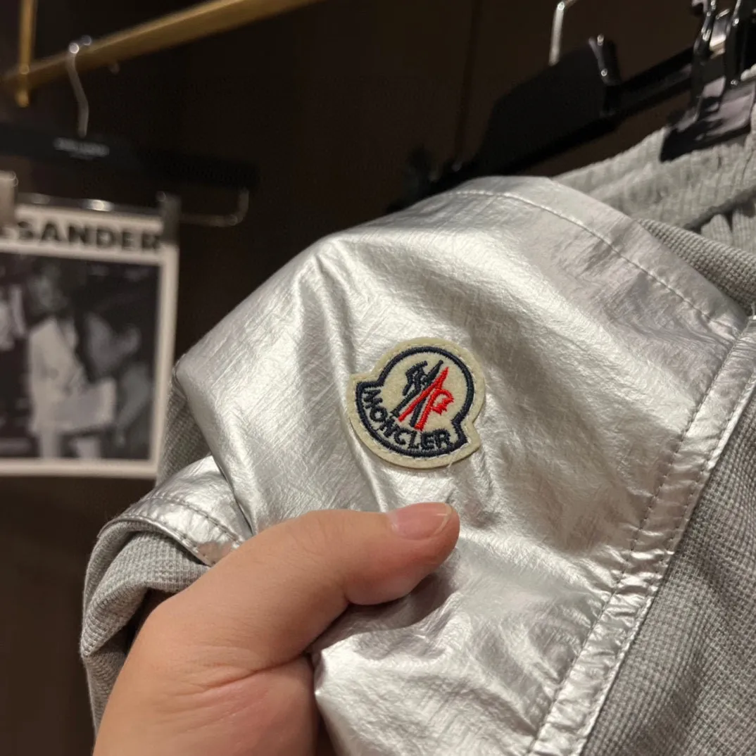 P570 Brand [MONCLER Mouth Covered] 2025 round neck short-sleeved shorts suit. The upper body of pure cotton fabric will not be stuffy. The smooth and comfortable skin-friendly effect is more breathable. The fabric has its own texture. Classic logo technology. A new interpretation from a unique angle. Fashionable and versatile choice! Size: M-3XL (maximum wear: 190 pounds)