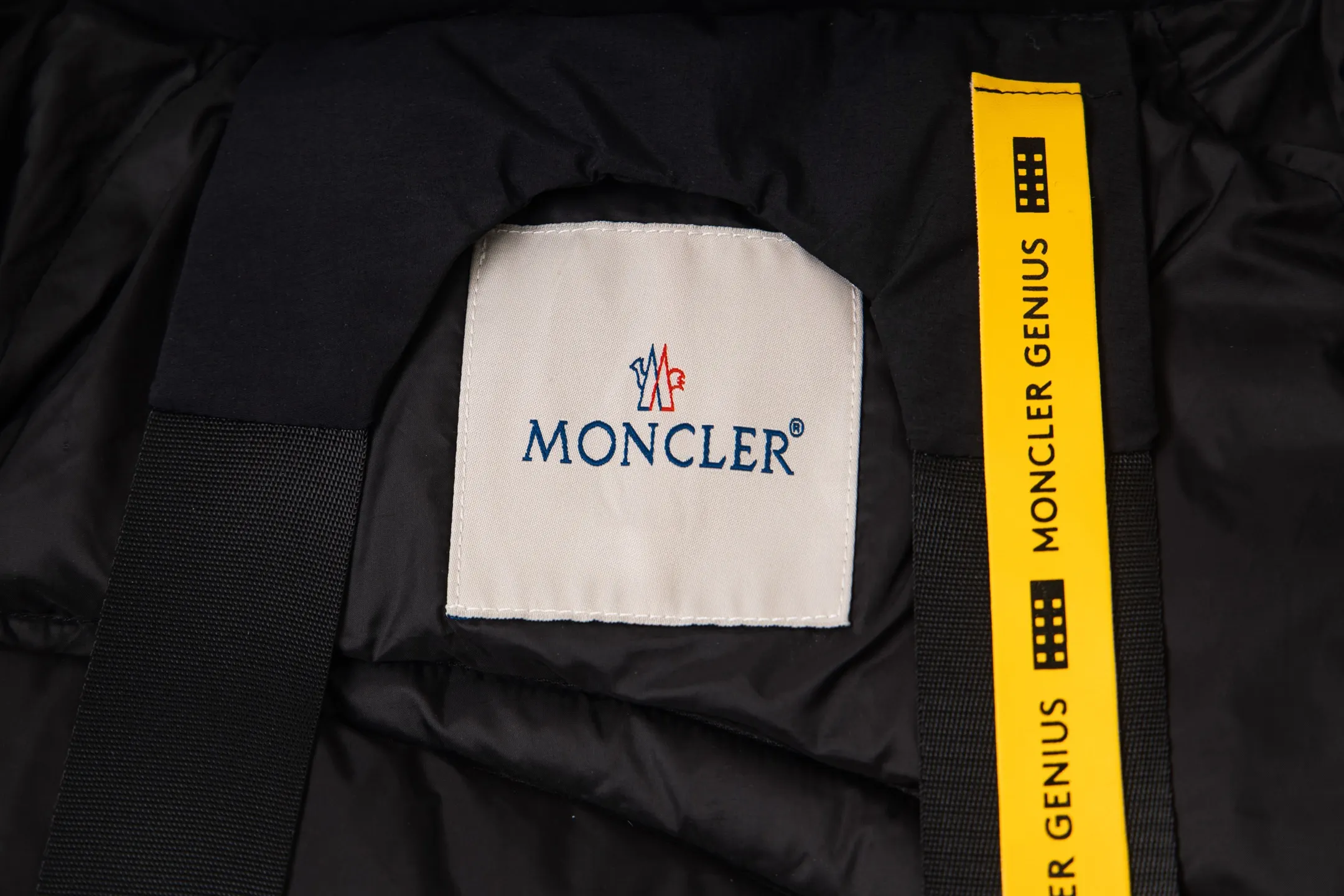 P1000 Moncler/Moncler 2025 new autumn and winter down jacket. Original customized hardware accessories are all imported and original customized. Welcome to compare. Absolutely high quality. Use top 90 down. Super soft. Full and fluffy. Super heavy work. Fabric workmanship. 👍Perfect version. Note⚠The fabric is super comfortable. Exclusive model. Non-market goods. Same style for men and women. Size: s-xxl