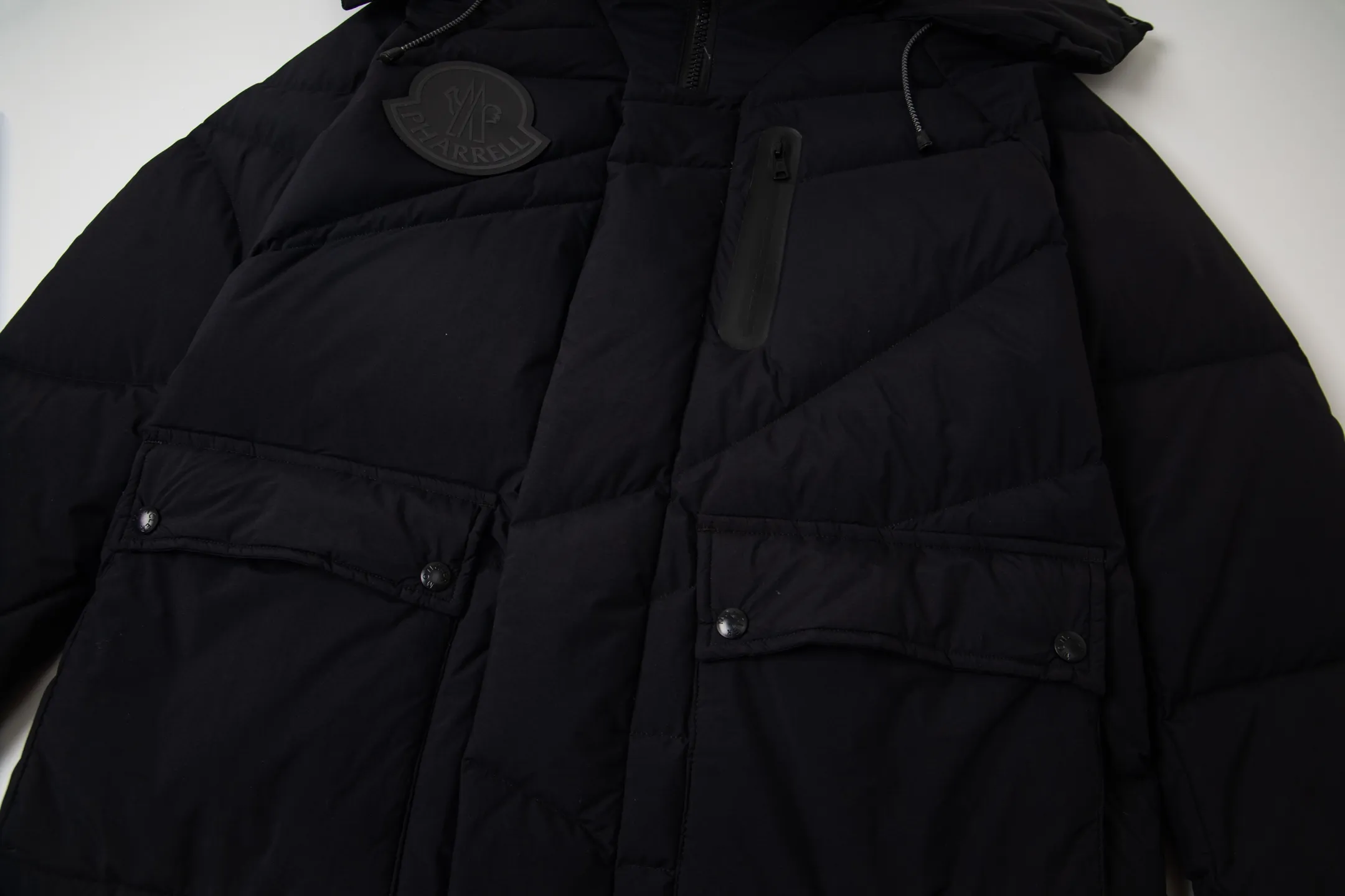 P1000 Moncler/Moncler 2025 new autumn and winter down jacket. Original customized hardware accessories are all imported and original customized. Welcome to compare. Absolutely high quality. Use top 90 down. Super soft. Full and fluffy. Super heavy work. Fabric workmanship. 👍Perfect version. Note⚠The fabric is super comfortable. Exclusive model. Non-market goods. Same style for men and women. Size: s-xxl