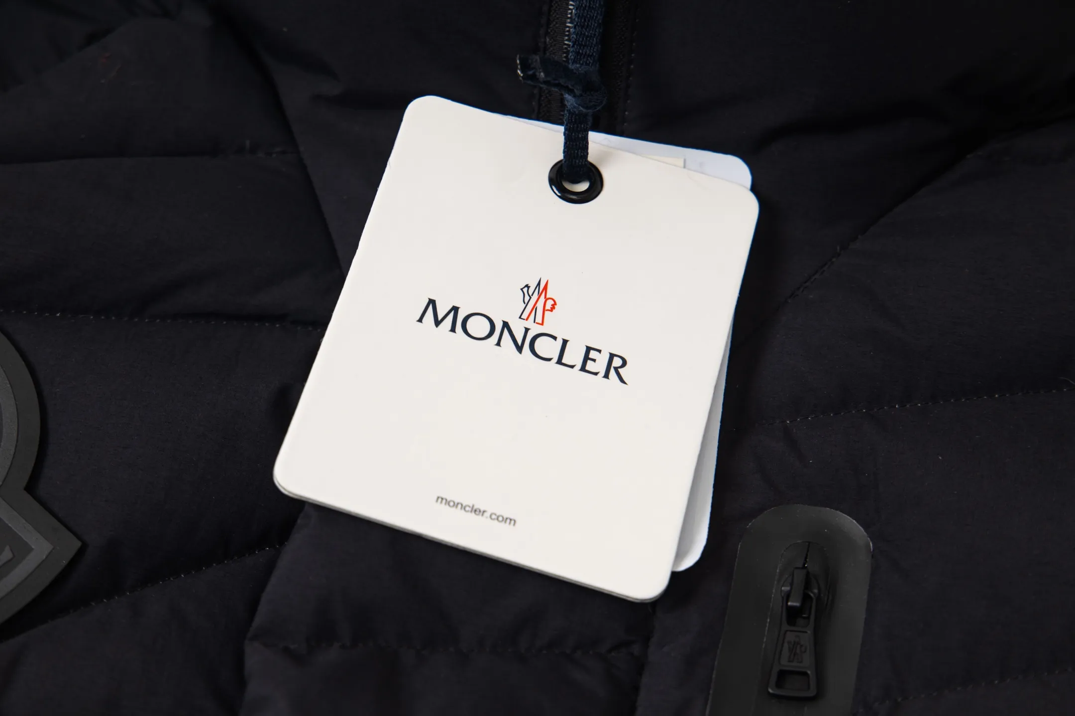 P1000 Moncler/Moncler 2025 new autumn and winter down jacket. Original customized hardware accessories are all imported and original customized. Welcome to compare. Absolutely high quality. Use top 90 down. Super soft. Full and fluffy. Super heavy work. Fabric workmanship. 👍Perfect version. Note⚠The fabric is super comfortable. Exclusive model. Non-market goods. Same style for men and women. Size: s-xxl