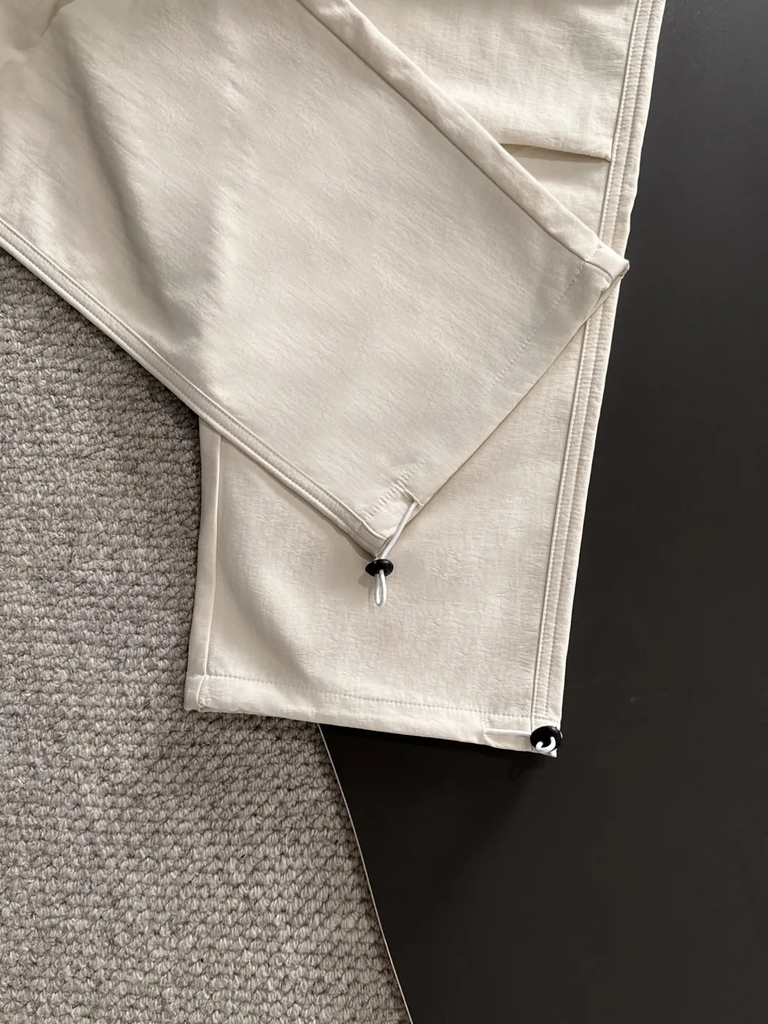 Next day shipment P360 MONCLER/Mongoose Exclusive first release of 25ss autumn and winter new high-quality trousers Compare real-life details at will A perfect choice for autumn and winter, a must-have item. Sizes: M to 3XL (please state your height and weight when placing an order)