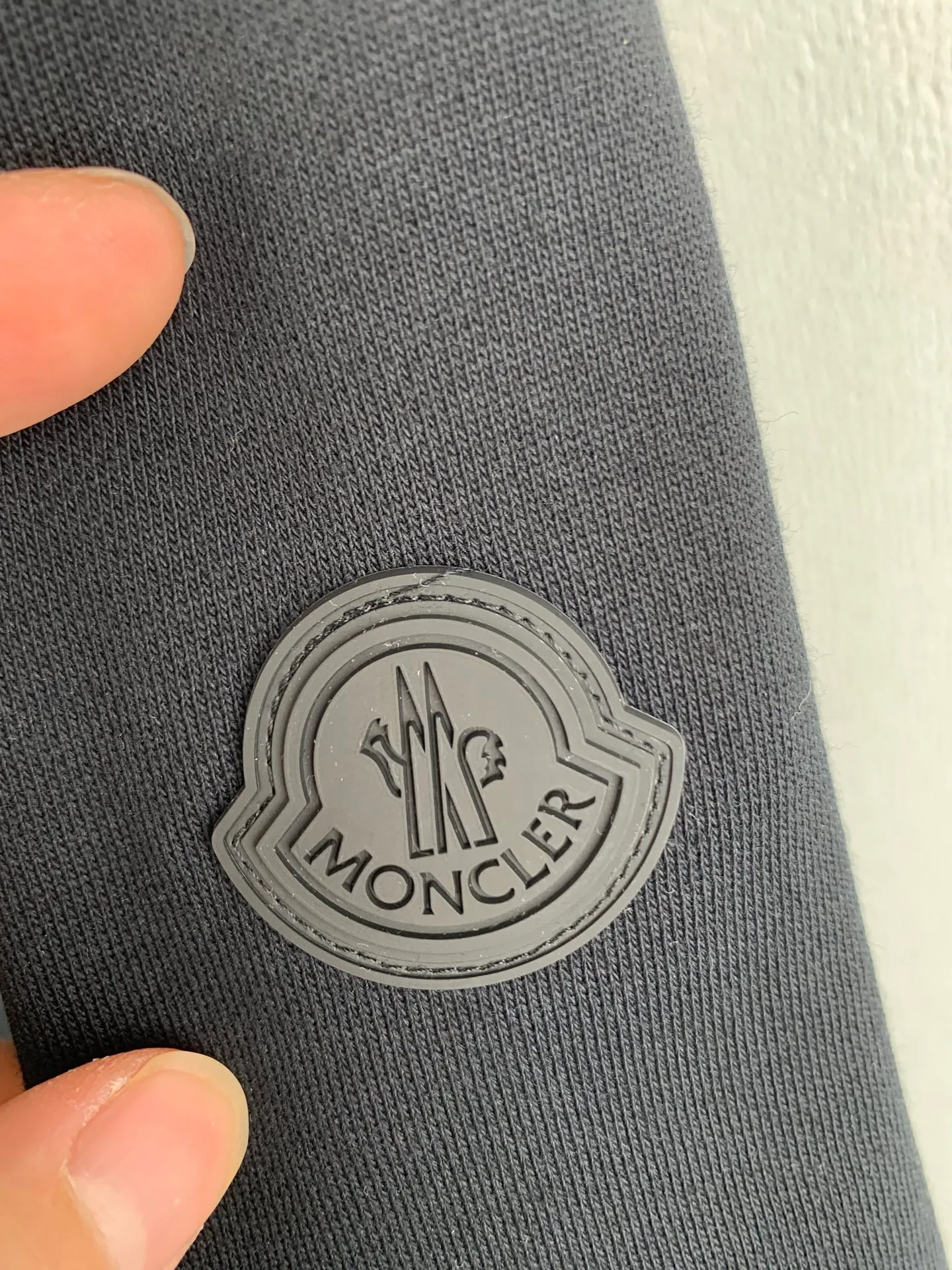 P350 MONCLER round neck pullover printed casual long-sleeved sweatshirt ●Authentic product purchased and developed by 3926. ●320g double-strand combed cotton sweatshirt material ●2*2 cotton luxury trendy rib ●Fabric enzyme wash ●Digital direct printing ●Customized 1:1 chapter ●Customized 1:1 trademark ●Fit version ●Size: S M L XL