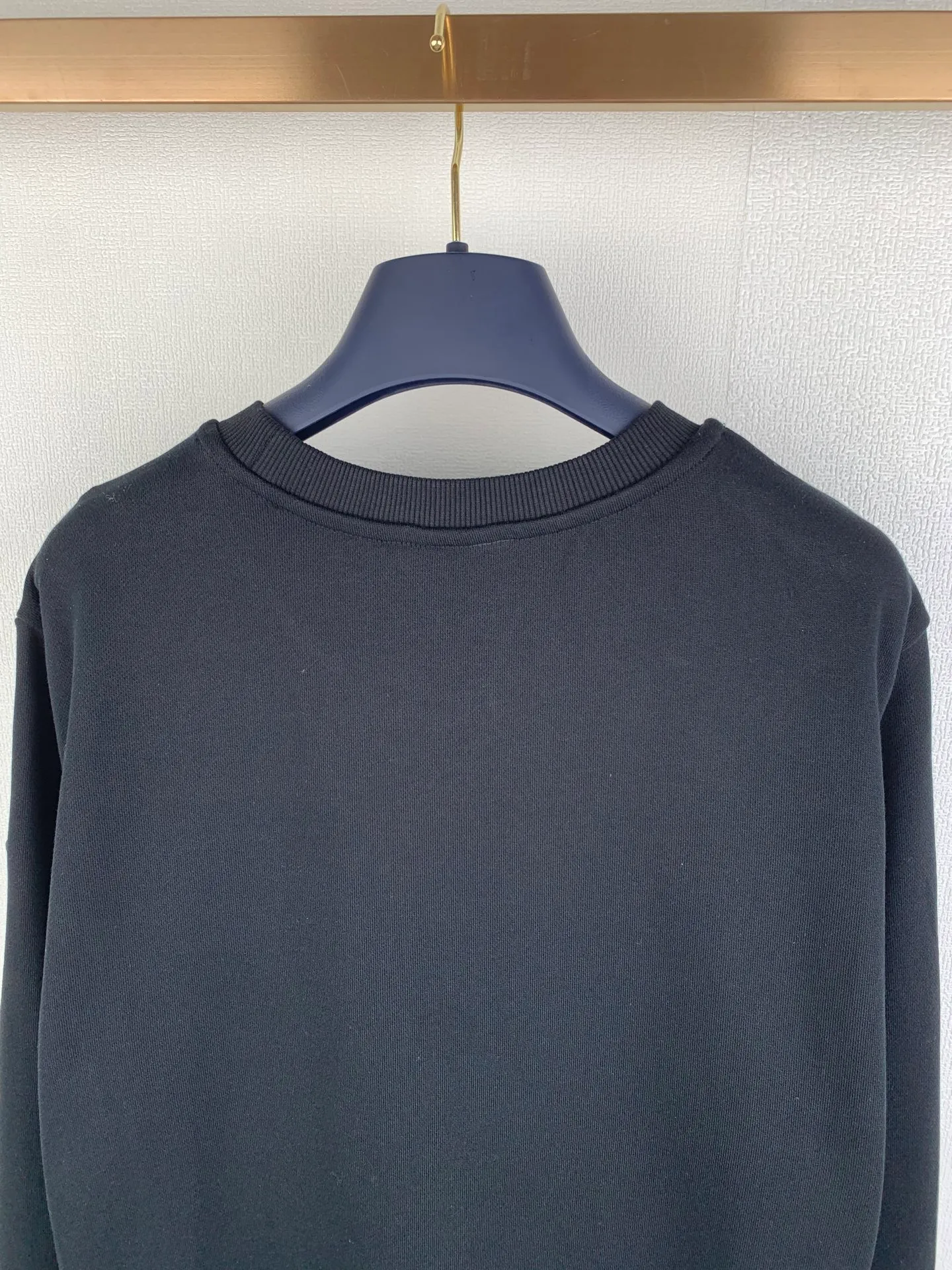 P350 MONCLER round neck pullover printed casual long-sleeved sweatshirt ●Authentic product purchased and developed by 3926. ●320g double-strand combed cotton sweatshirt material ●2*2 cotton luxury trendy rib ●Fabric enzyme wash ●Digital direct printing ●Customized 1:1 chapter ●Customized 1:1 trademark ●Fit version ●Size: S M L XL