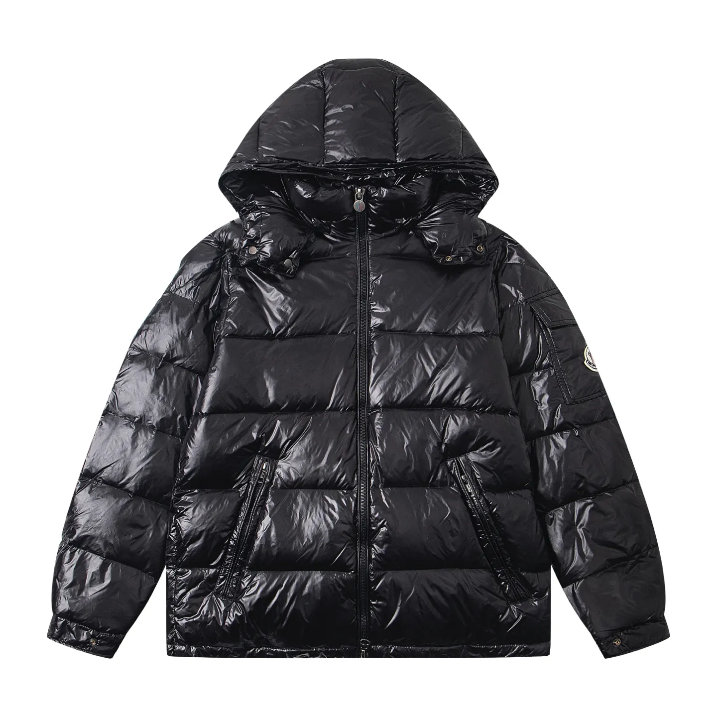 P570 Style number: Y256 Eason Chan's same style Moncler Maya down jacket with bright small label at the mouth - ceiling version, differentiated by currency ①: Support NFC recognition, hold the phone close to the arm with small label at the mouth, pop up the official website directly ②: Washable label has more than 10 pages ③: Black lining is gray, black lining to distinguish currency Moncler Maya classic bright small label down jacket The perfect combination of pockets on the cuffs and small labels. Wear it on the body. Versatility and slimming. Removable hat. Can be worn twice. Both are classic. - Customized fabrics are consistent with the original version. Lacquered glossy fabric. Windproof and waterproof. Consistent with the original version. Differentiated from the market. Black lining - Filled with 90 white duck down. Filled with up to 400g+. Excellent thermal insulation effect. Must-have for freezing. Customized original accessories. Complete with three standards. Open mold to customize logo buttons. Full of style. Color: Picture color Size: 1-5