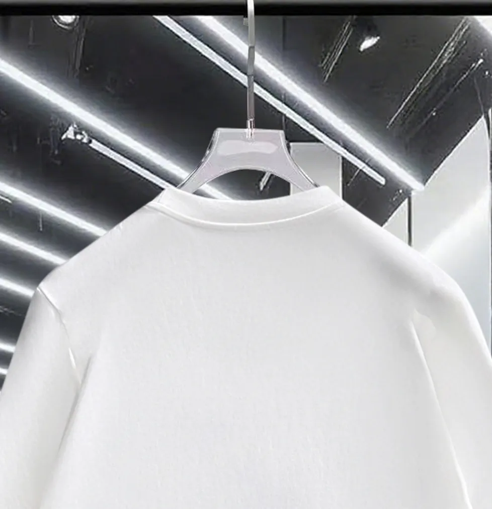 P220 MONCLER/muzzle 2025Fw new autumn and winter style small color-blocked embroidered logo letters on the chest, same style for men and women, simple pullover round neck long-sleeved T-shirt, technology: imported Behringer embroidery machine embroidery technology, brand classic, long-staple cotton fabric, official synchronization, high version, high quality, fashionable personality, versatile trend, pure original quality, original fabric, hang tag, collar label, washed wheat, three complete labels, color: black. white. Size: M-3XL