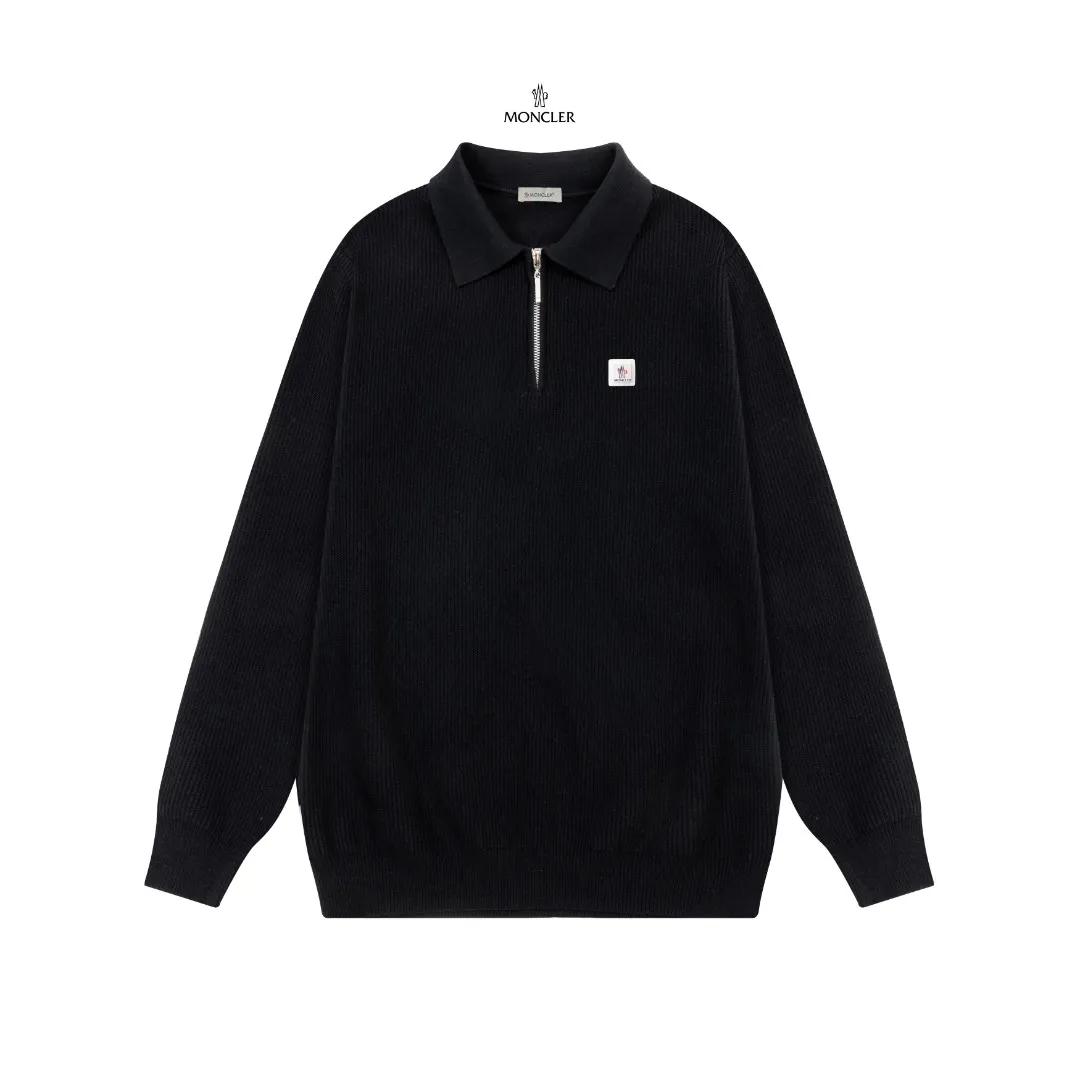 P250 Moncler masked zipper lapel sweater, the latest 2025 casual Polo wool sweater.  The texture is delicate, soft and comfortable, skin-friendly and warm, not easy to deform, simple and high-end style, and the logo on the chest is very exquisite and perfect! The upper body effect is very strong 👍 Color: black, gray Size: S-XL