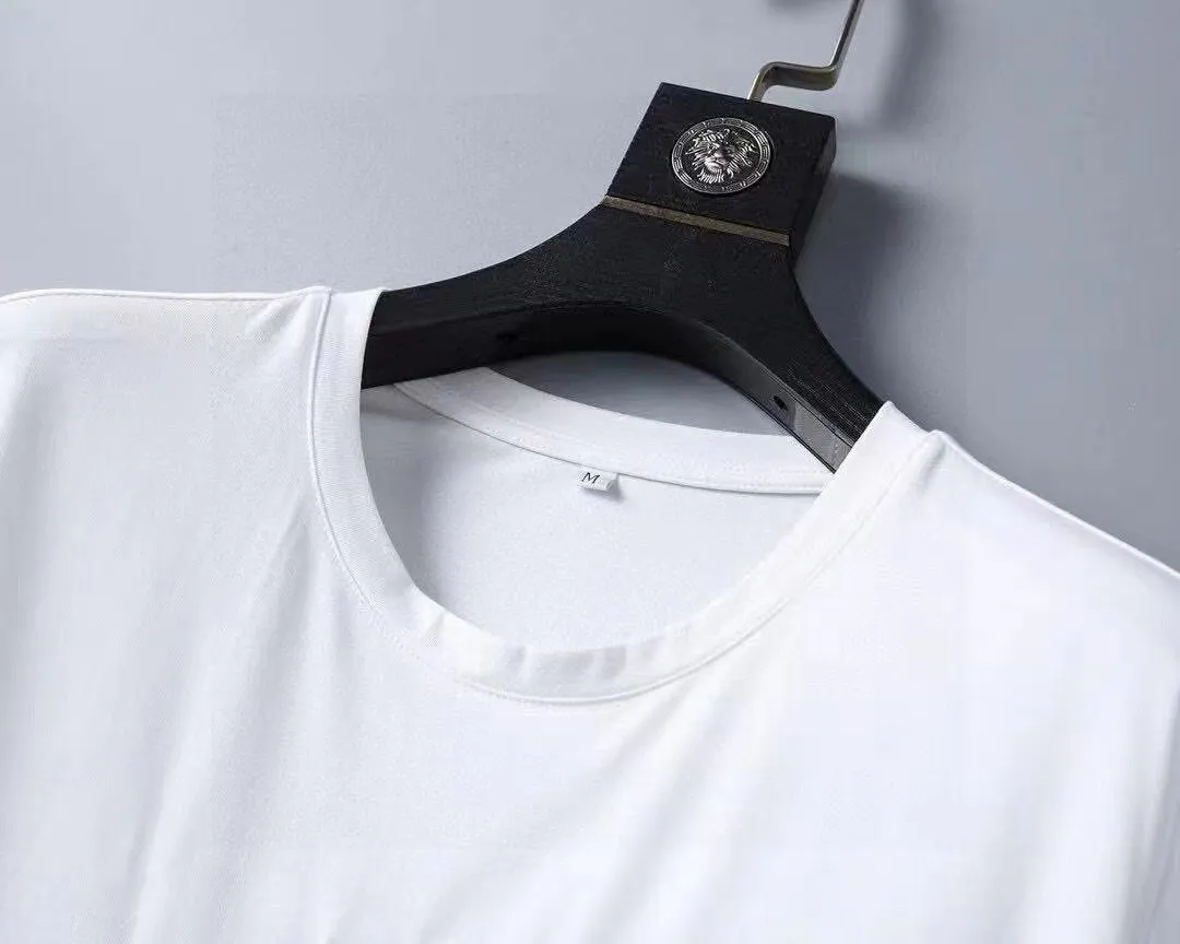 P290 Brand [MONCLER] 2025 new men’s short-sleeved shorts suit! Synchronous sales on the official website! High-end version on the market! It feels delicate and soft! Make you more comfortable to wear! The draped silhouette is awesome! Size: M-5XL (please state your height and weight when placing an order)