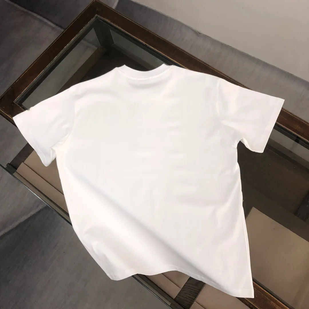 P150 MONCLER 25 The latest short-sleeved T-shirt for couples~Featured brand printing design~The upper body of the fabric is comfortable and breathable, not stiff, slim cut, and made of high-end custom-made pure cotton fabric! The upper body is comfortable and stylish, and it can be worn alone as an inner layer. It is a must-have for fashionistas! ! ! Color: Black White Size: S M L XL (Loose fit! Please state your height and weight when placing an order)