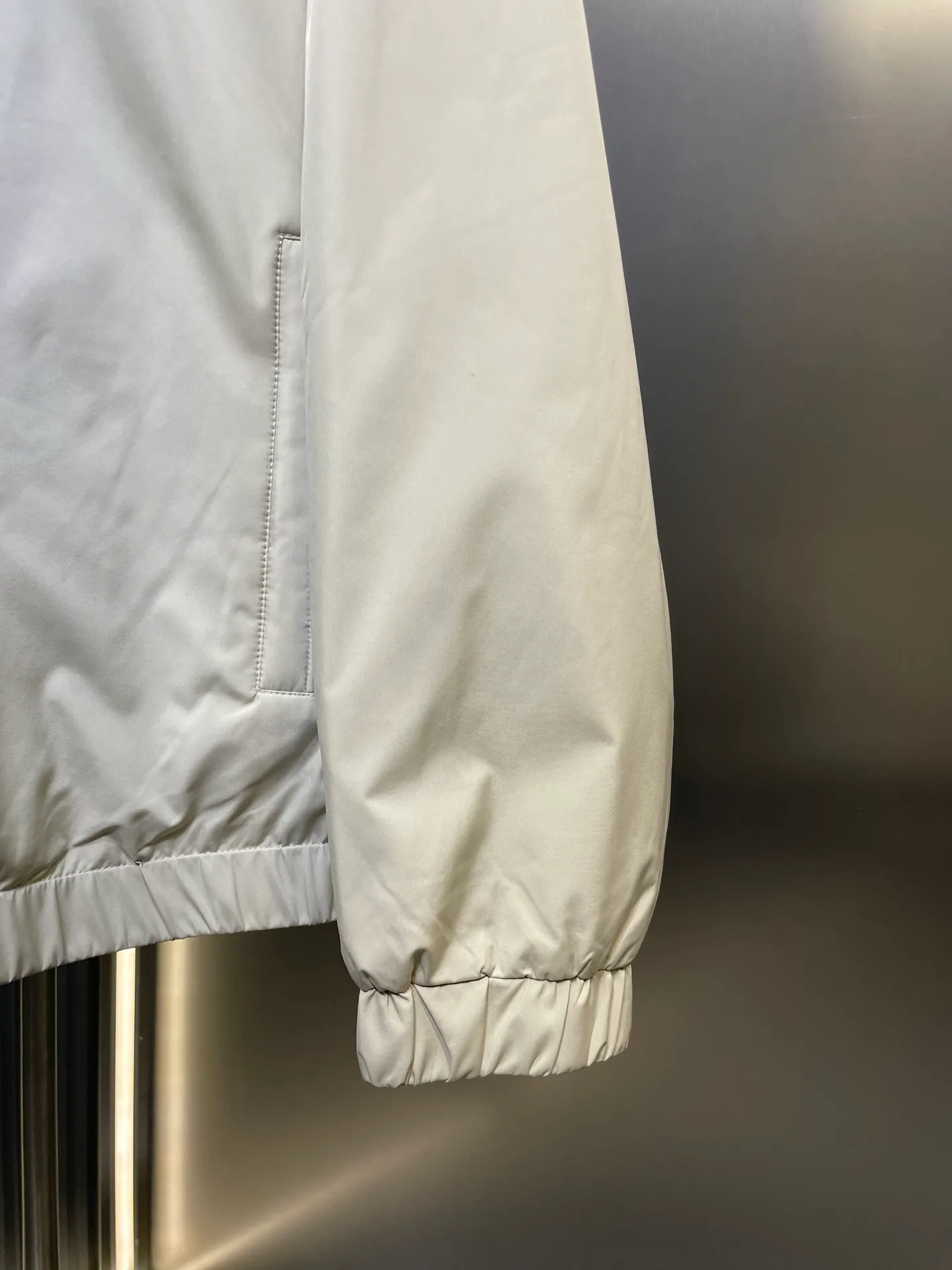 P960 Moncler 🌟Down Jacket 2025 latest fashion designer down jacket. Every detail shows high-end craftsmanship. The design changes of structural tailoring show the diverse image changes of men. It is slim and neat, and tailored to meet the current popular multi-layered wear. Versatile style for life. G8646 Code number: 12345