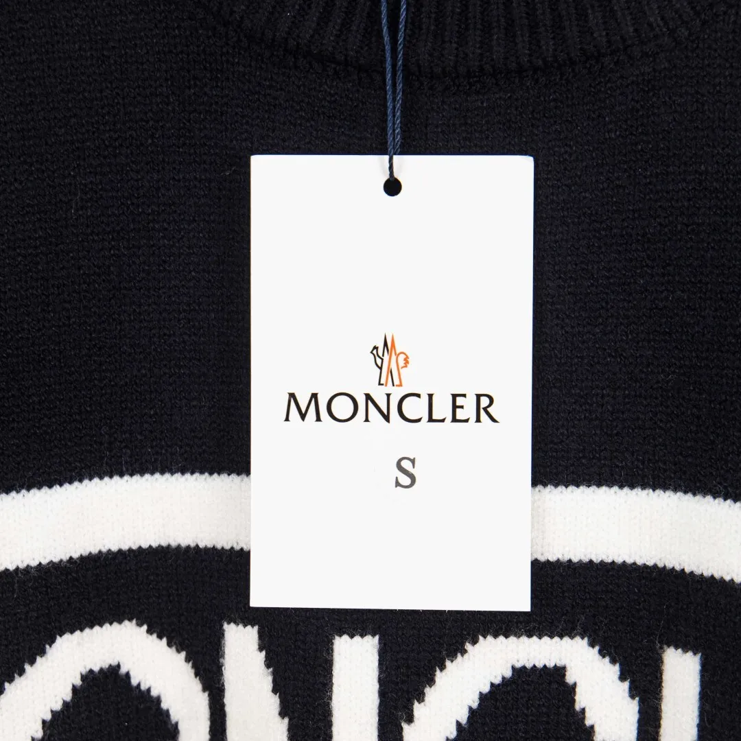 P270 zp version [Exclusive supply] Moncler Moncler couple's spring, autumn and winter two-color small label knitted round neck sweater. The classic Moncler letter logo is spliced with sand knitting. 7-needle jacquard machine operation. The yarn selection is soft and comfortable, not prickly. The classic small label is simple and elegant. The weight of a piece of clothing is more than one kilogram. Proper high quality. 1:1 customization. The true restoration of ZP. How can you not have a masked sweater this autumn? Both men and women can wear it. Color: black, navy blue Size: S M L XL Number: MY10513