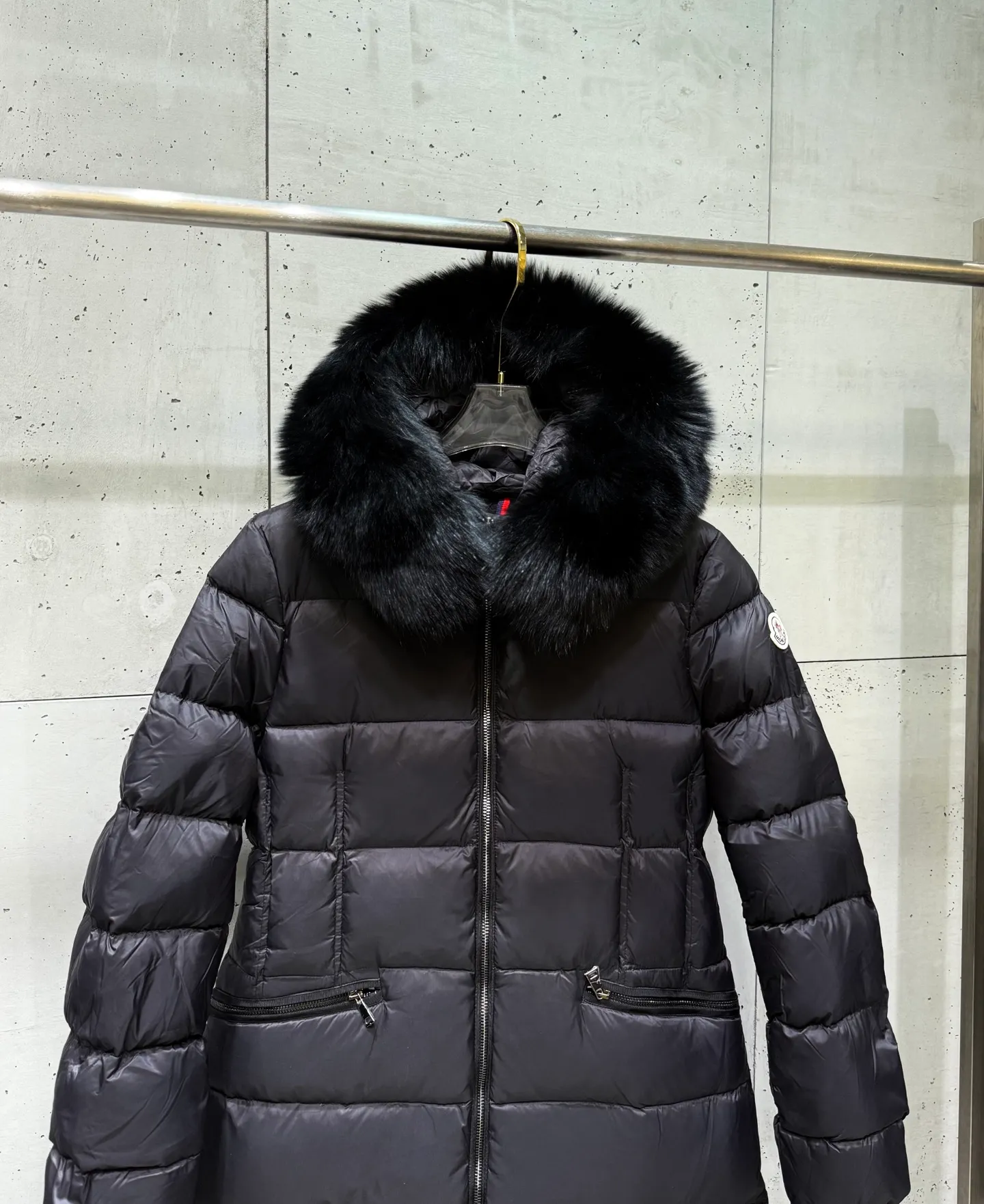P1160 Moncler Boedic Long Women's Long Top Boedic long down combines exquisite materials and attention to details. Its timeless and elegant fashion design can provide you with a warm and caring wearing experience. The Boedic long down style features a waist-cinching belt to accentuate the feminine silhouette for a stylish winter look. Comfortable hood with rich fleece trim that can be easily removed to suit your mood and weather conditions Size : 1-4
