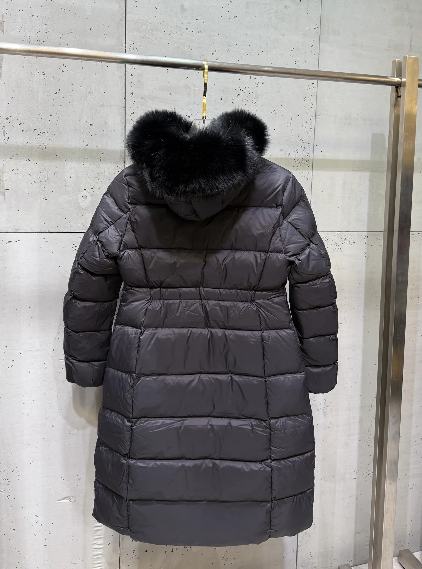 P1160 Moncler Boedic Long Women's Long Top Boedic long down combines exquisite materials and attention to details. Its timeless and elegant fashion design can provide you with a warm and caring wearing experience. The Boedic long down style features a waist-cinching belt to accentuate the feminine silhouette for a stylish winter look. Comfortable hood with rich fleece trim that can be easily removed to suit your mood and weather conditions Size : 1-4