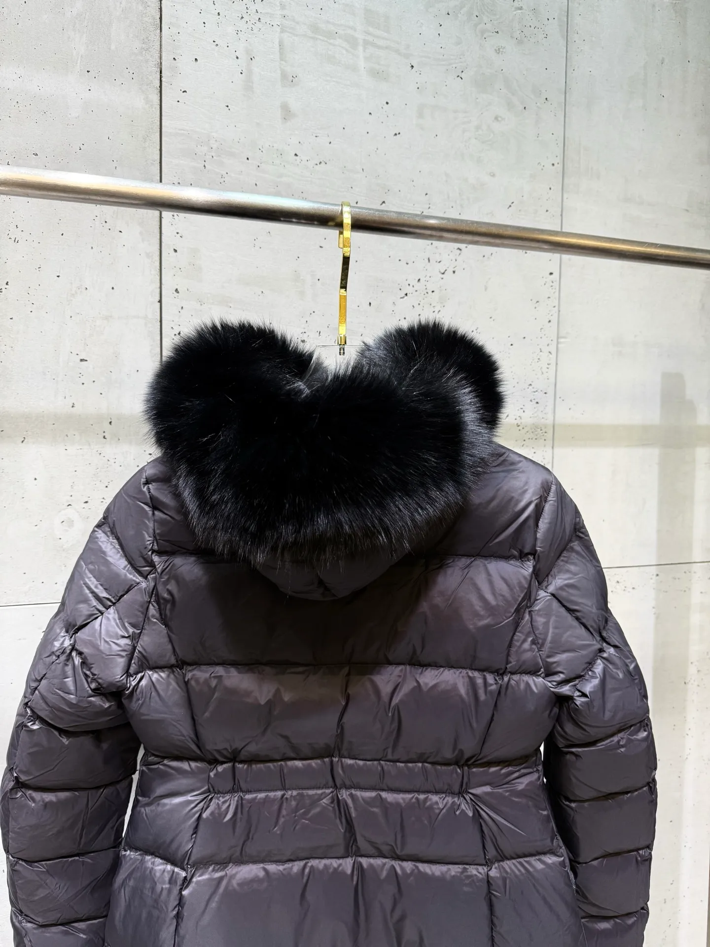 P1160 Moncler Boedic Long Women's Long Top Boedic long down combines exquisite materials and attention to details. Its timeless and elegant fashion design can provide you with a warm and caring wearing experience. The Boedic long down style features a waist-cinching belt to accentuate the feminine silhouette for a stylish winter look. Comfortable hood with rich fleece trim that can be easily removed to suit your mood and weather conditions Size : 1-4
