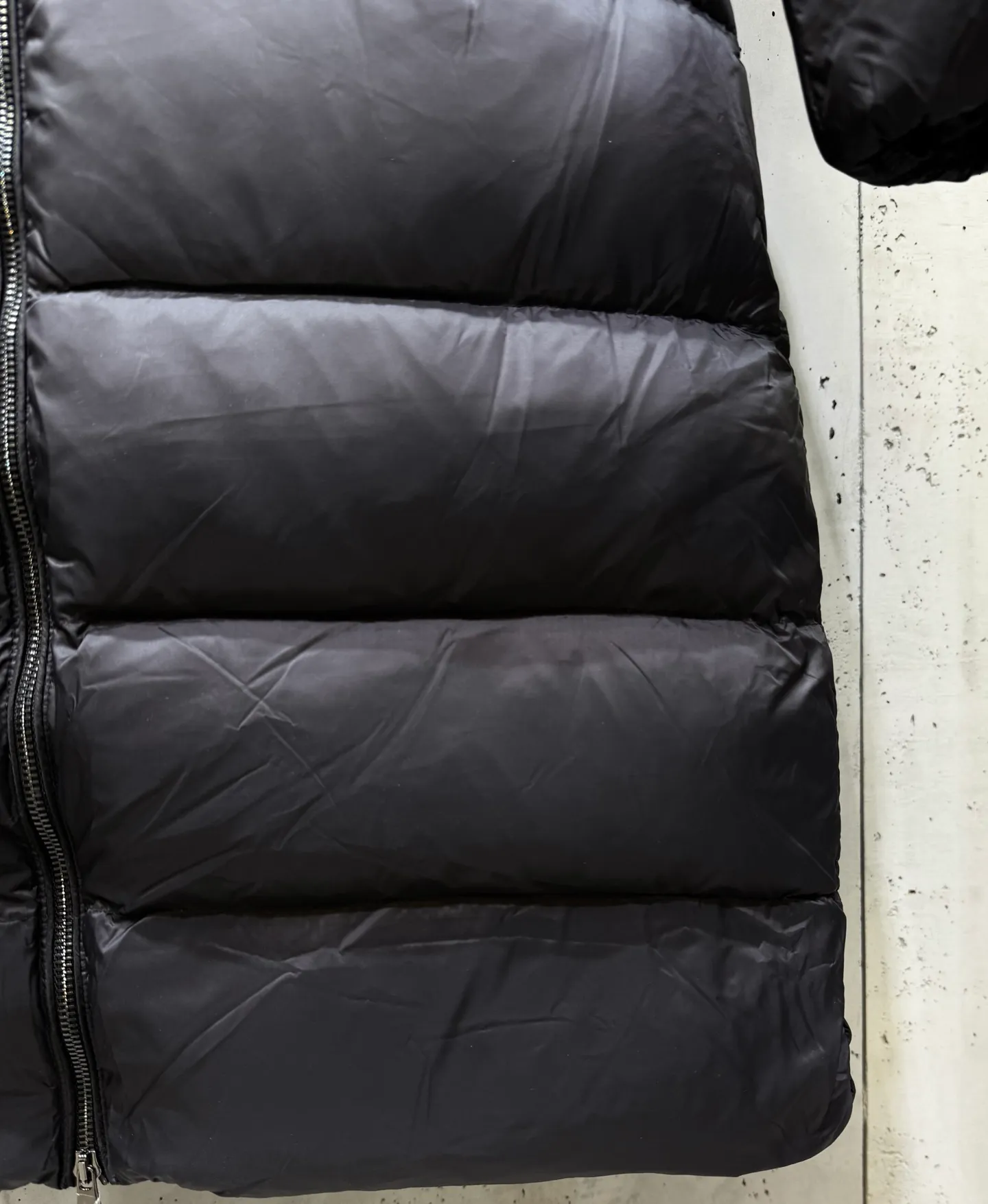 P1160 Moncler Boedic Long Women's Long Top Boedic long down combines exquisite materials and attention to details. Its timeless and elegant fashion design can provide you with a warm and caring wearing experience. The Boedic long down style features a waist-cinching belt to accentuate the feminine silhouette for a stylish winter look. Comfortable hood with rich fleece trim that can be easily removed to suit your mood and weather conditions Size : 1-4